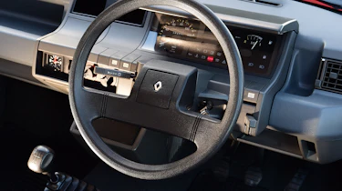 Renault 5 Campus - interior
