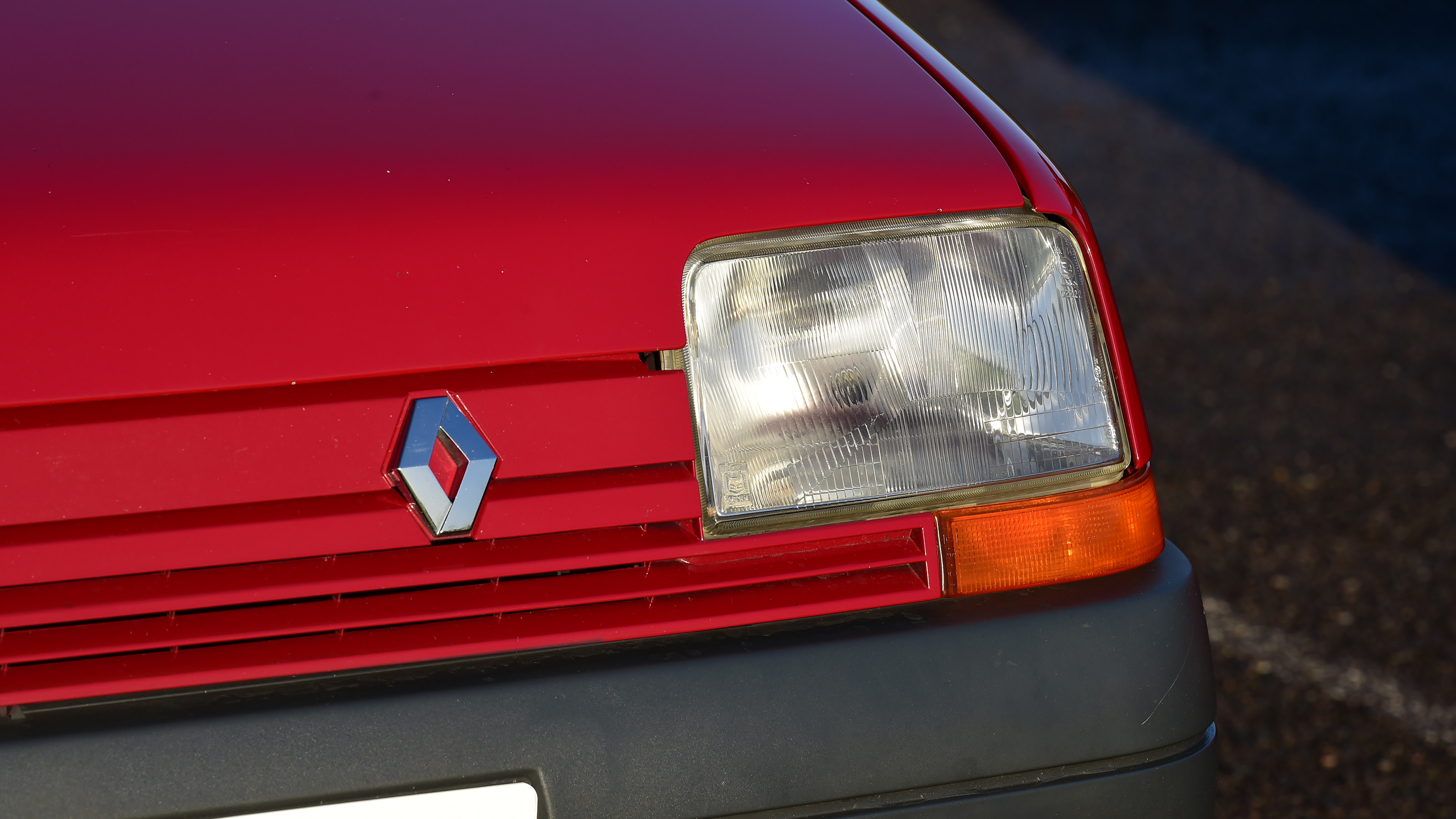 Renault 5 Campus - front light