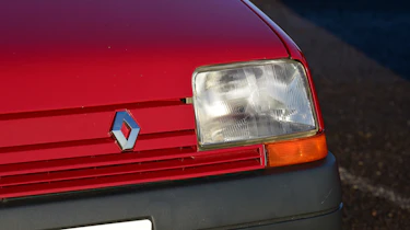 Renault 5 Campus - front light