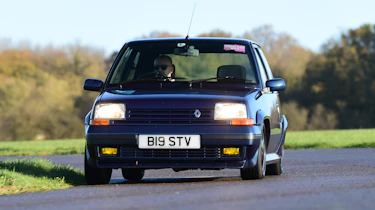 Renault 5 GT Turbo - front cornering
