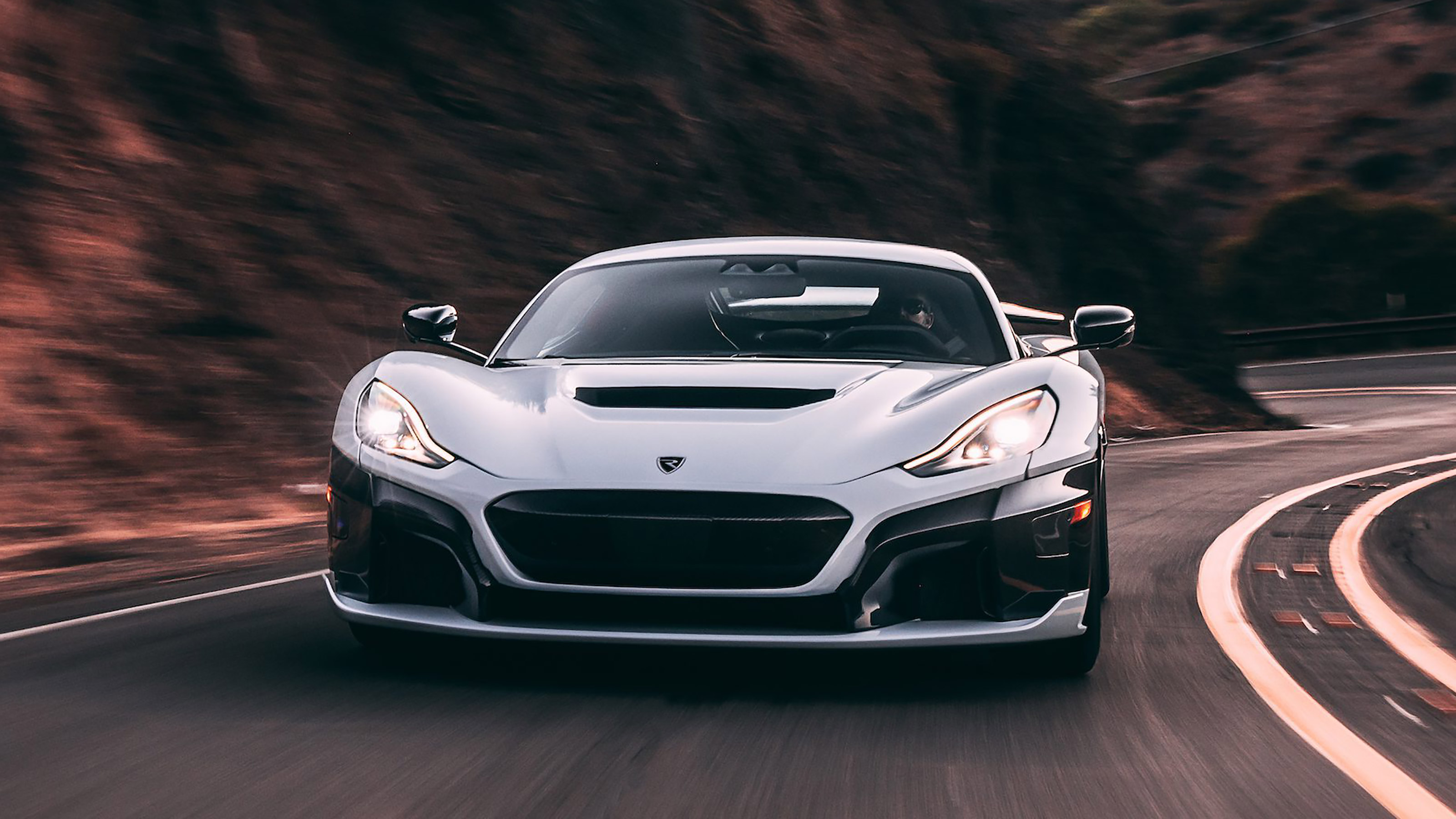 Rimac Nevera - front tracking