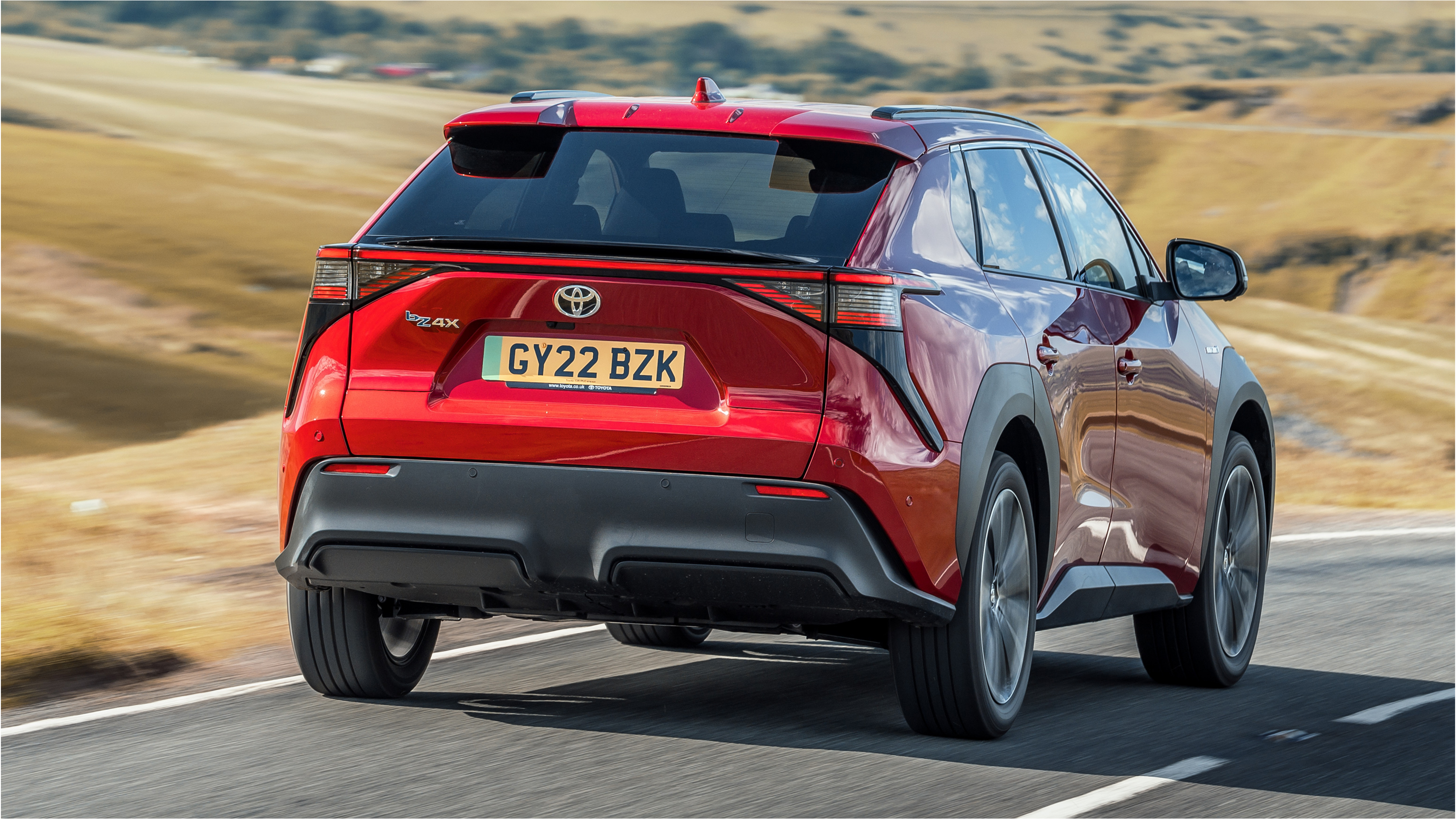 Toyota bZ4X FWD - rear tracking