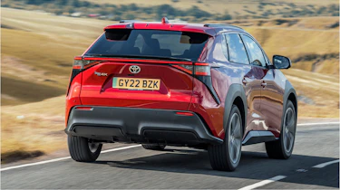 Toyota bZ4X FWD - rear tracking