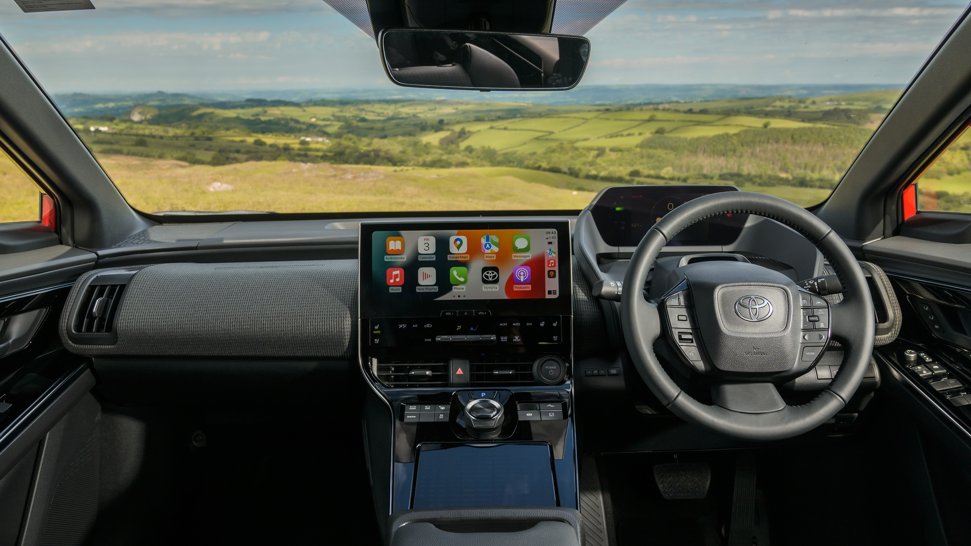 Toyota bZ4X FWD - interior