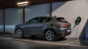Alfa Romeo PHEV - charging