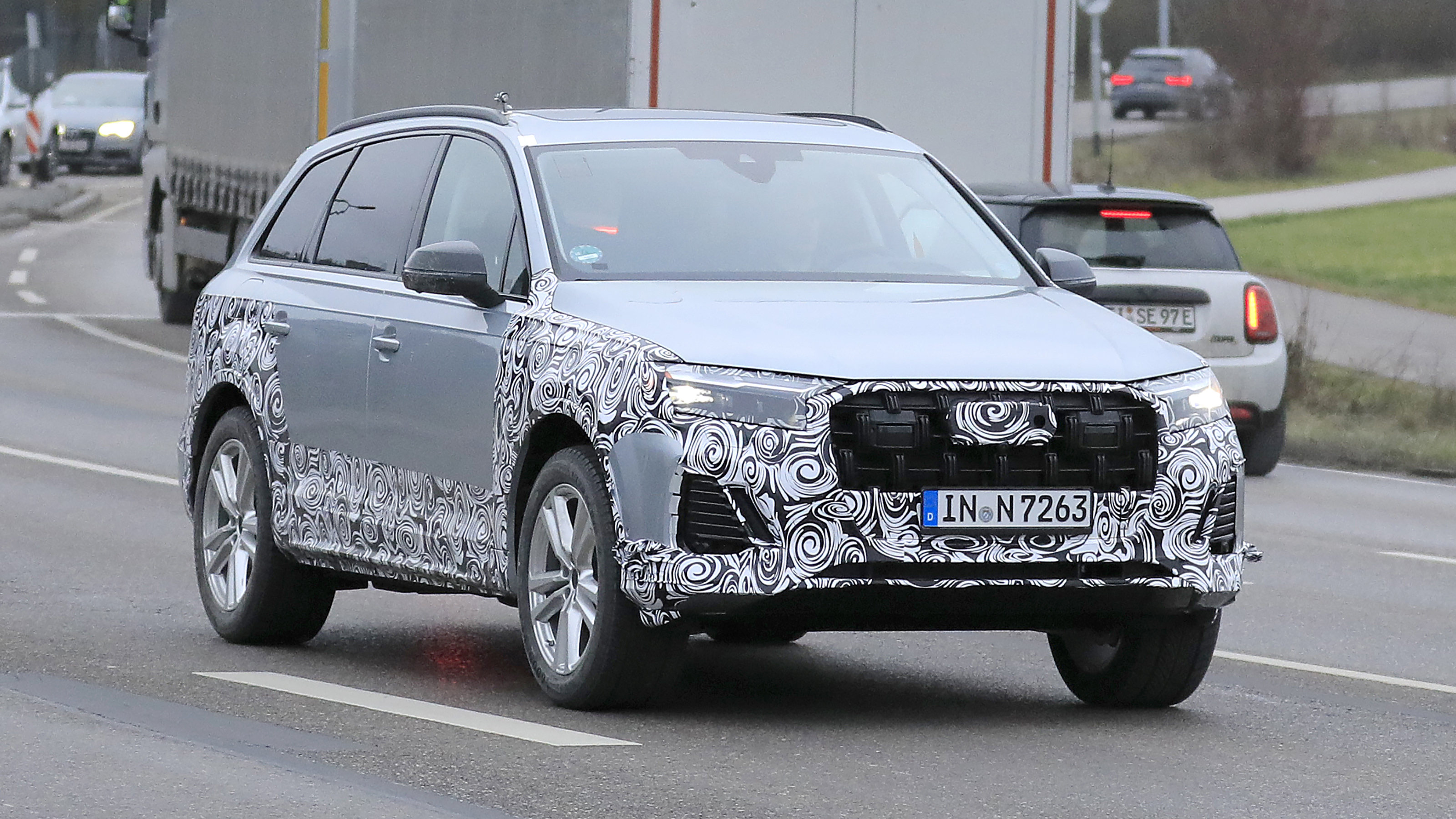 Audi Q7 facelift spy shots - nose