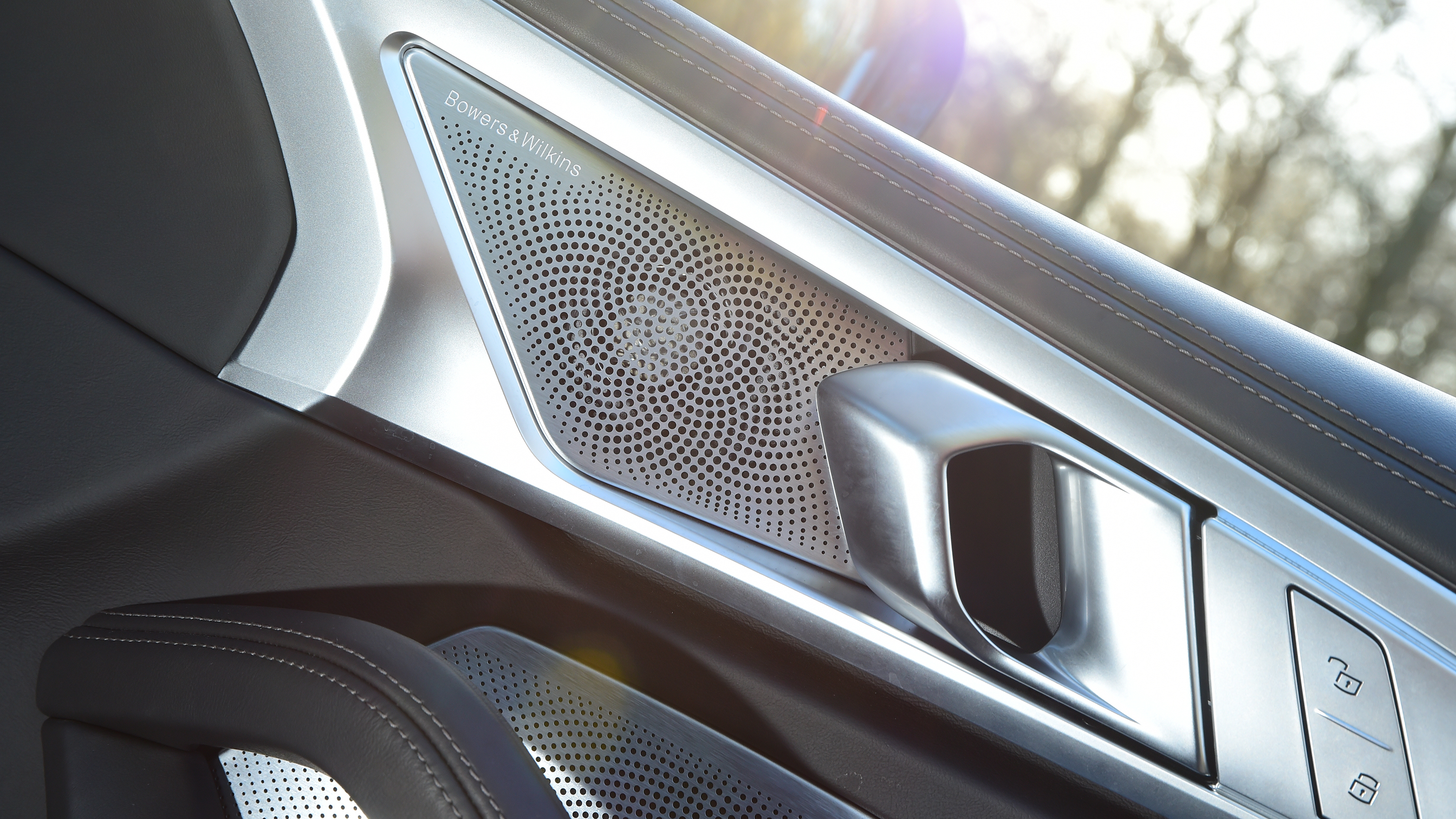BMW M850i - door handle and tweeter
