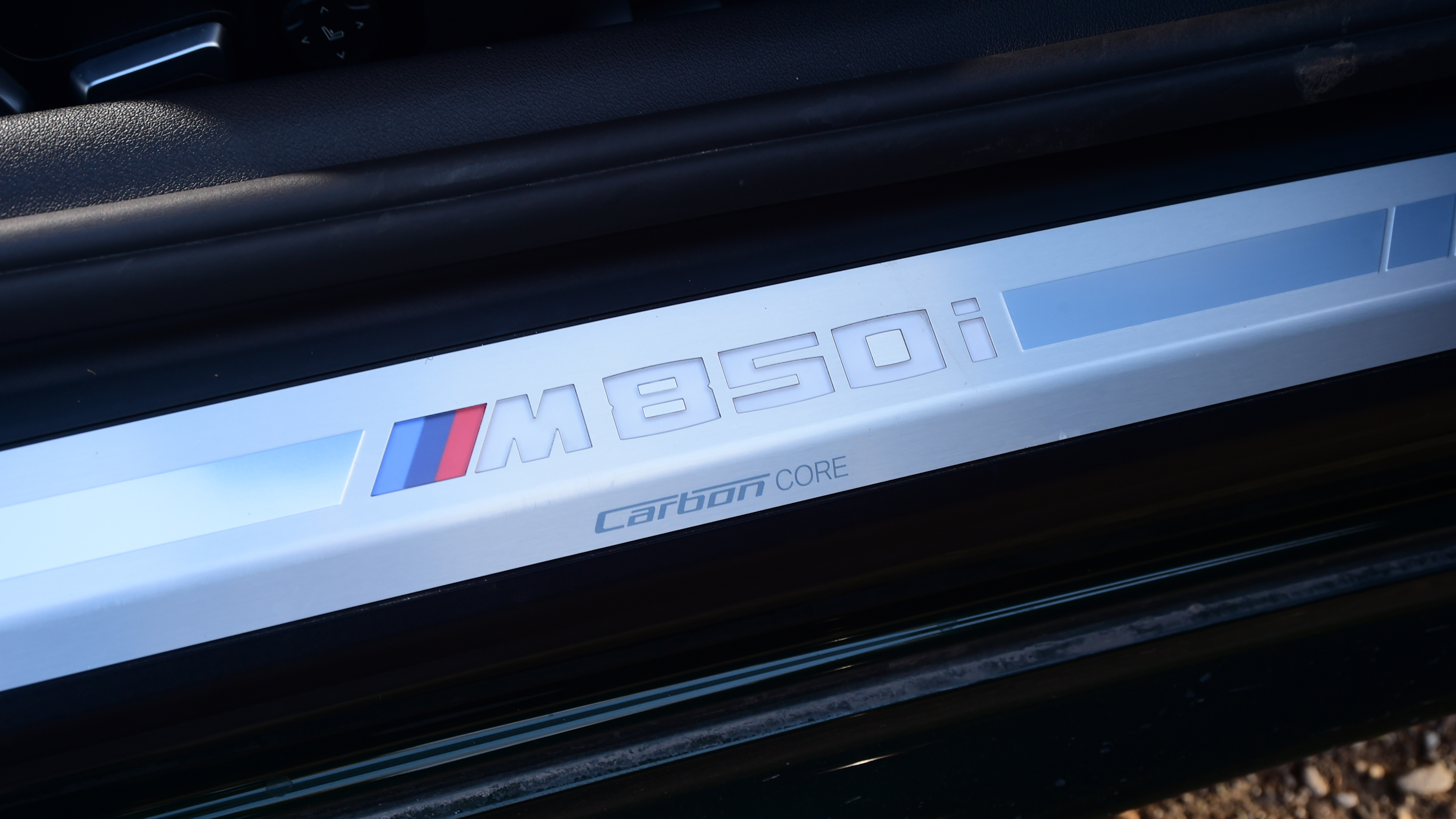 BMW M850i - sill plate
