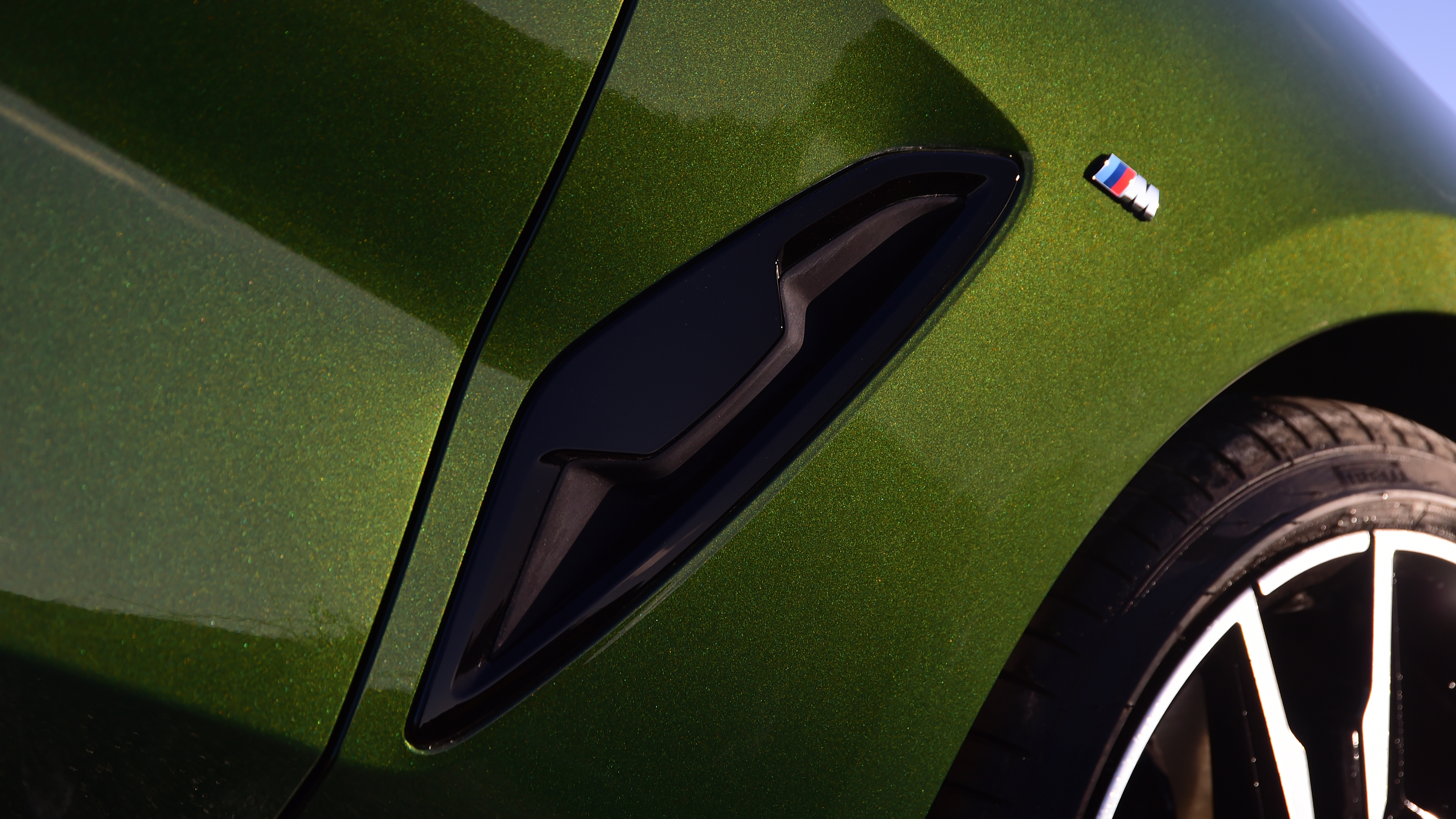 BMW M850i - brake-cooling air intake