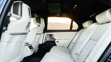 BMW i7 - rear seats (normal)