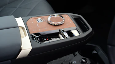 BMW iX M60 - gear selector