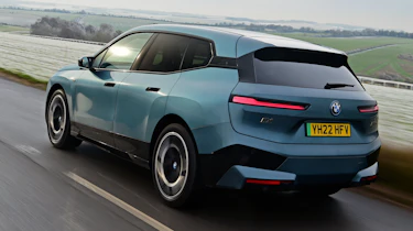 BMW iX M60 - rear tracking