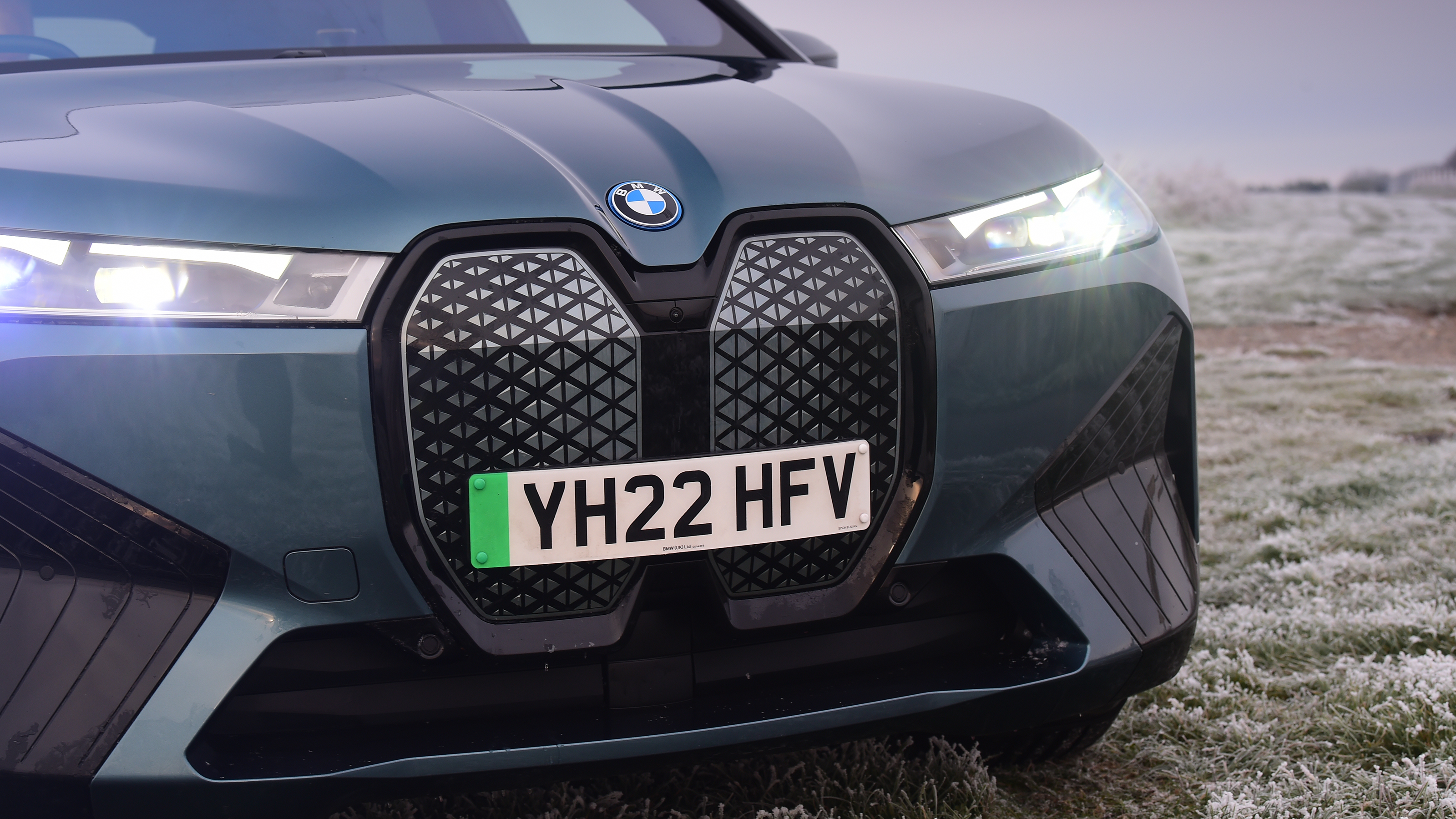 BMW iX M60 - grille