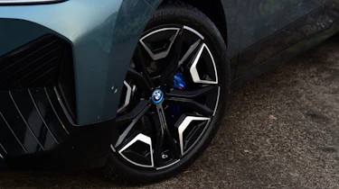 BMW iX M60 - front n/s wheel