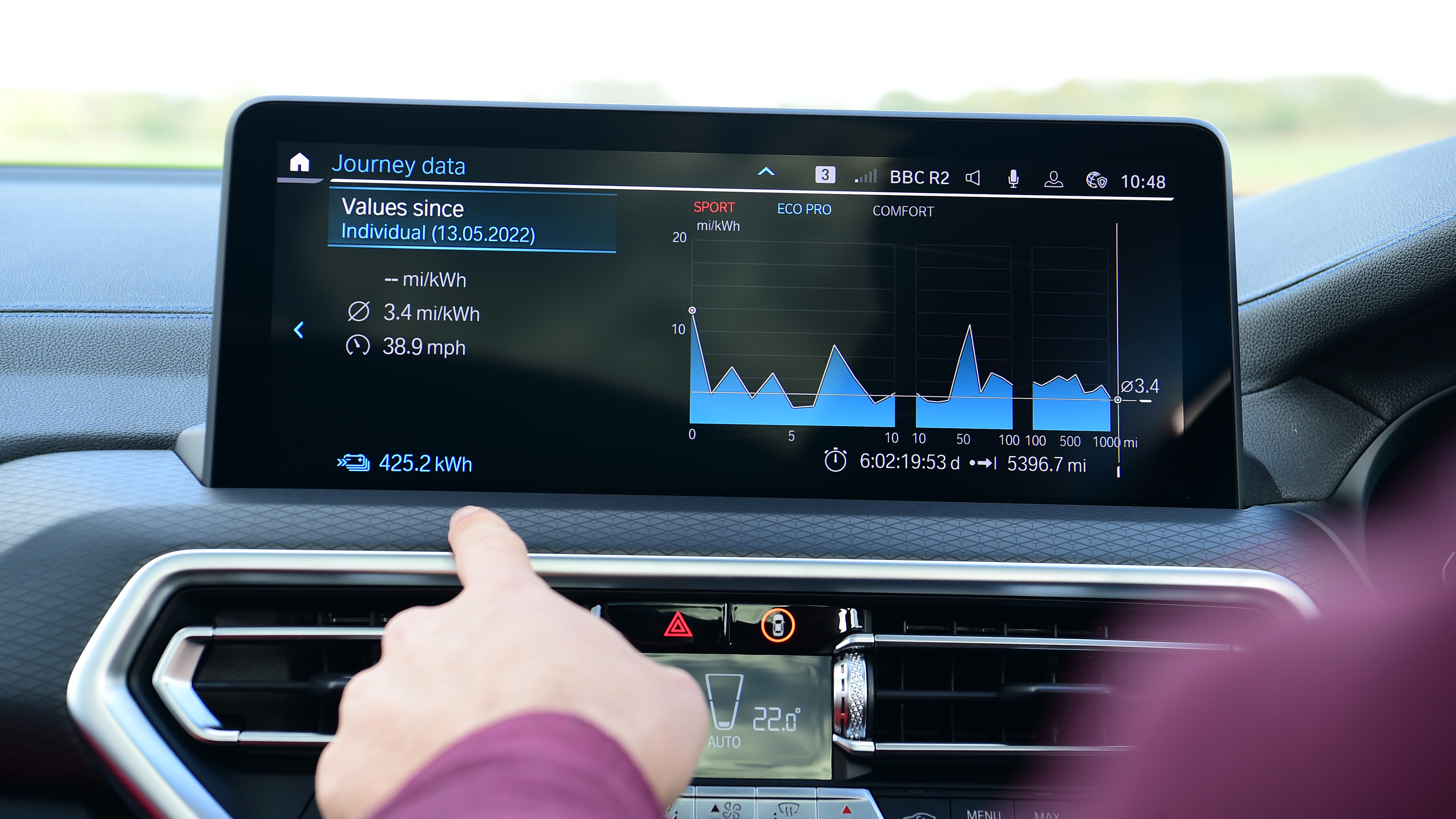 BMW iX3 - operating infotainment system