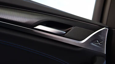 BMW iX3 - door handle