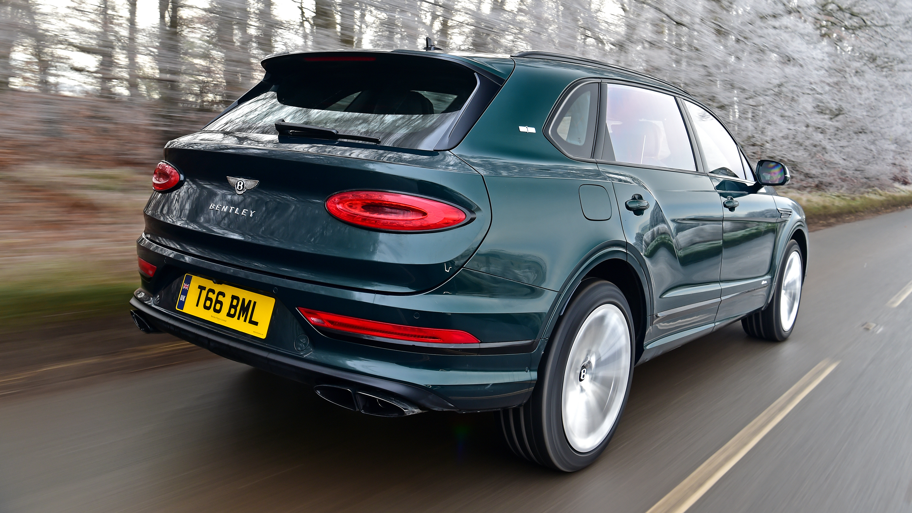 Bentley Bentayga EWB - rear tracking