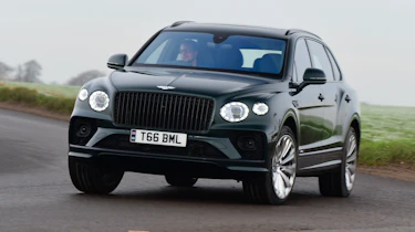 Bentley Bentayga EWB - front cornering