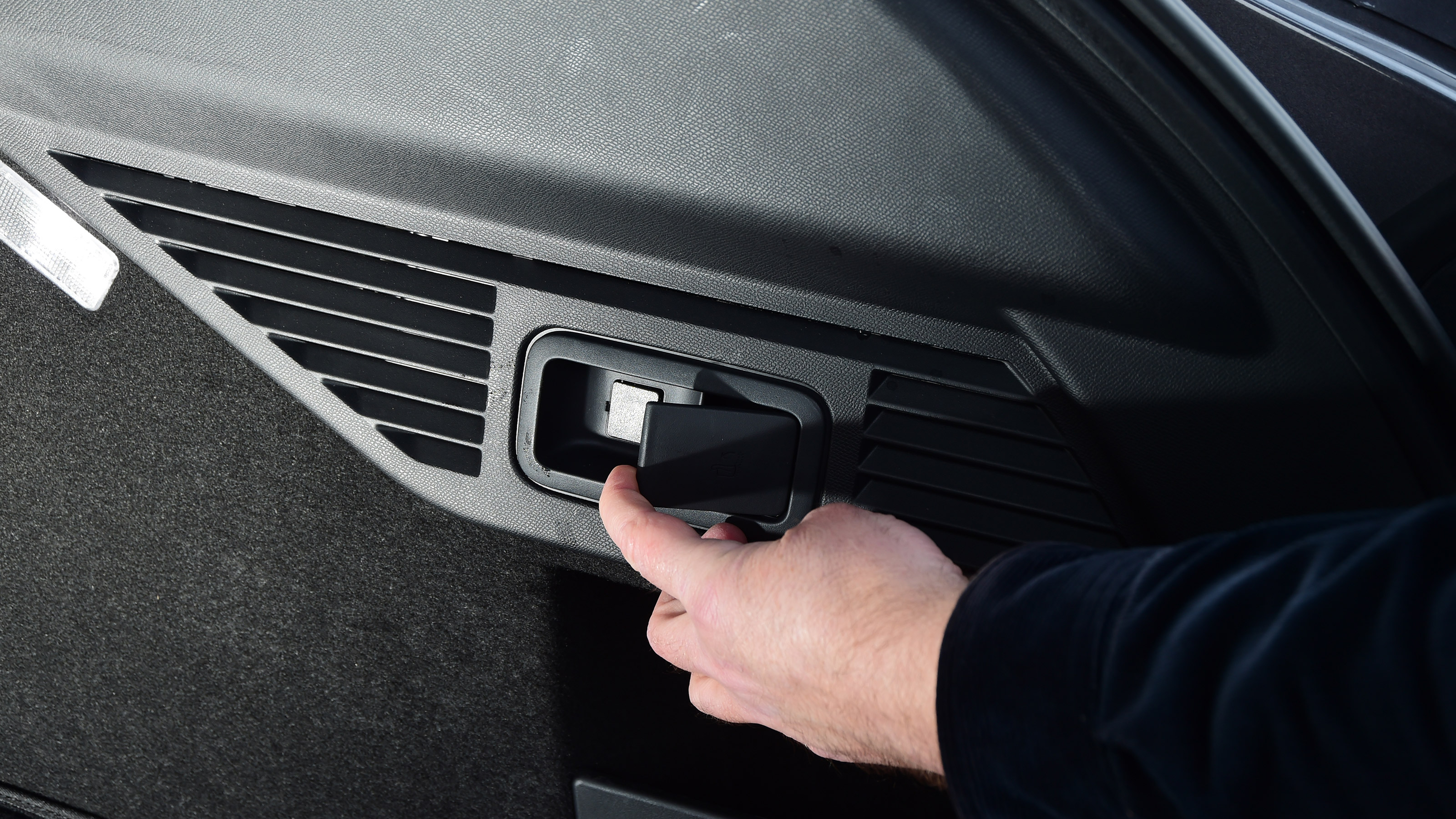Citroen C5 X Shine - boot controls
