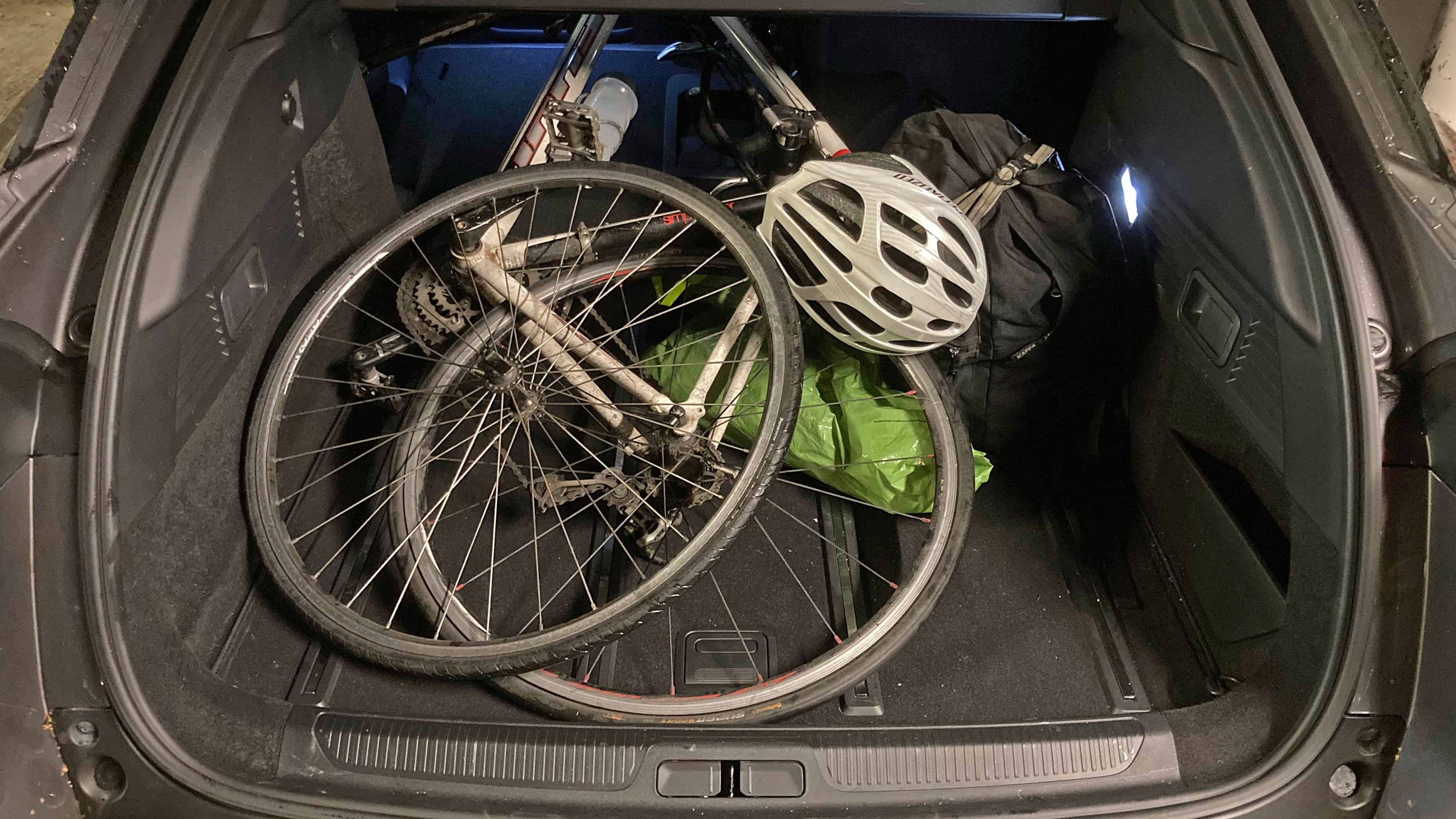 Citroen C5 X Shine - boot storage