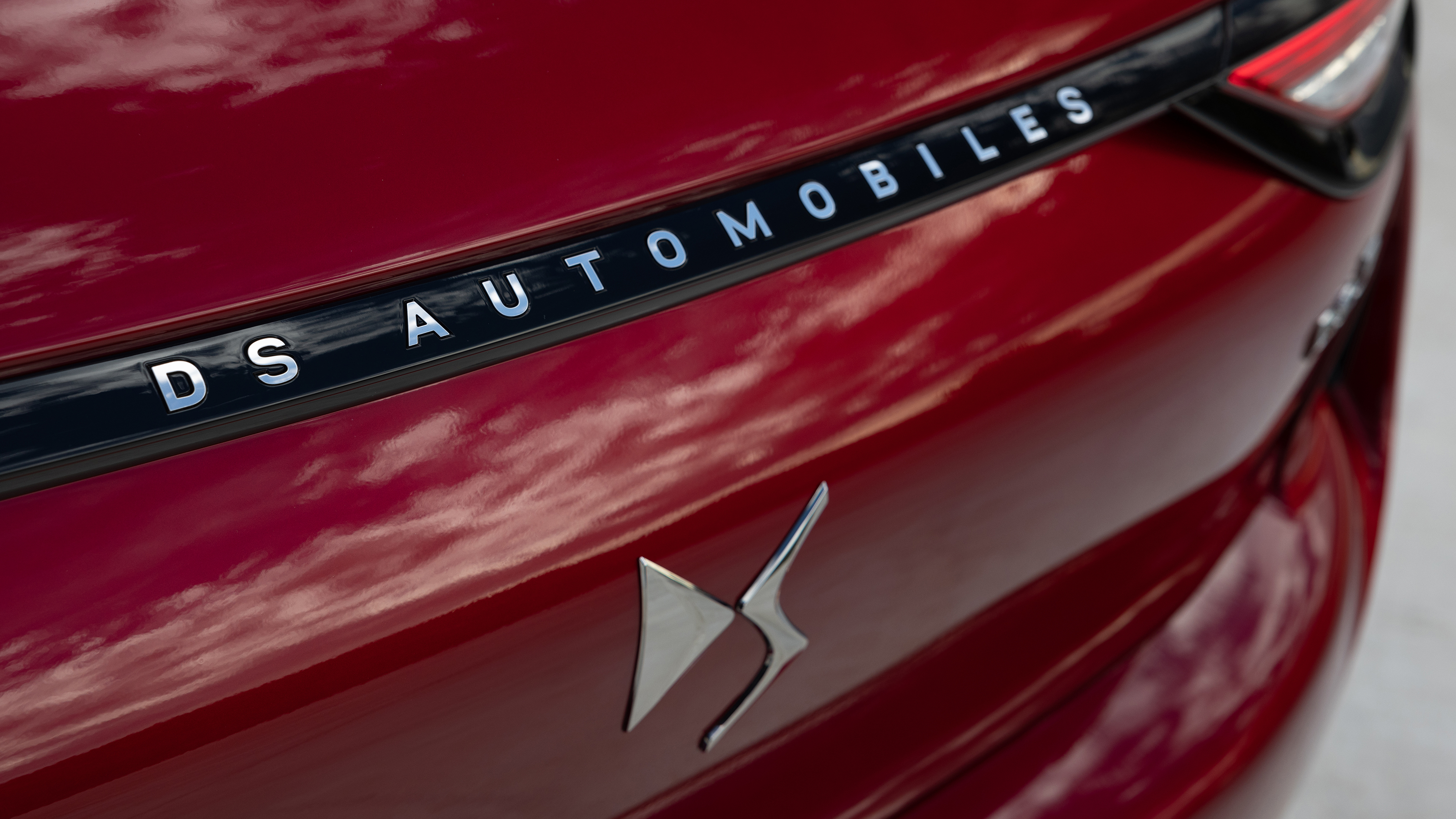 DS 3 E-Tense - tailgate