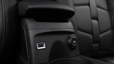 DS 3 E-Tense - 12v and USB sockets