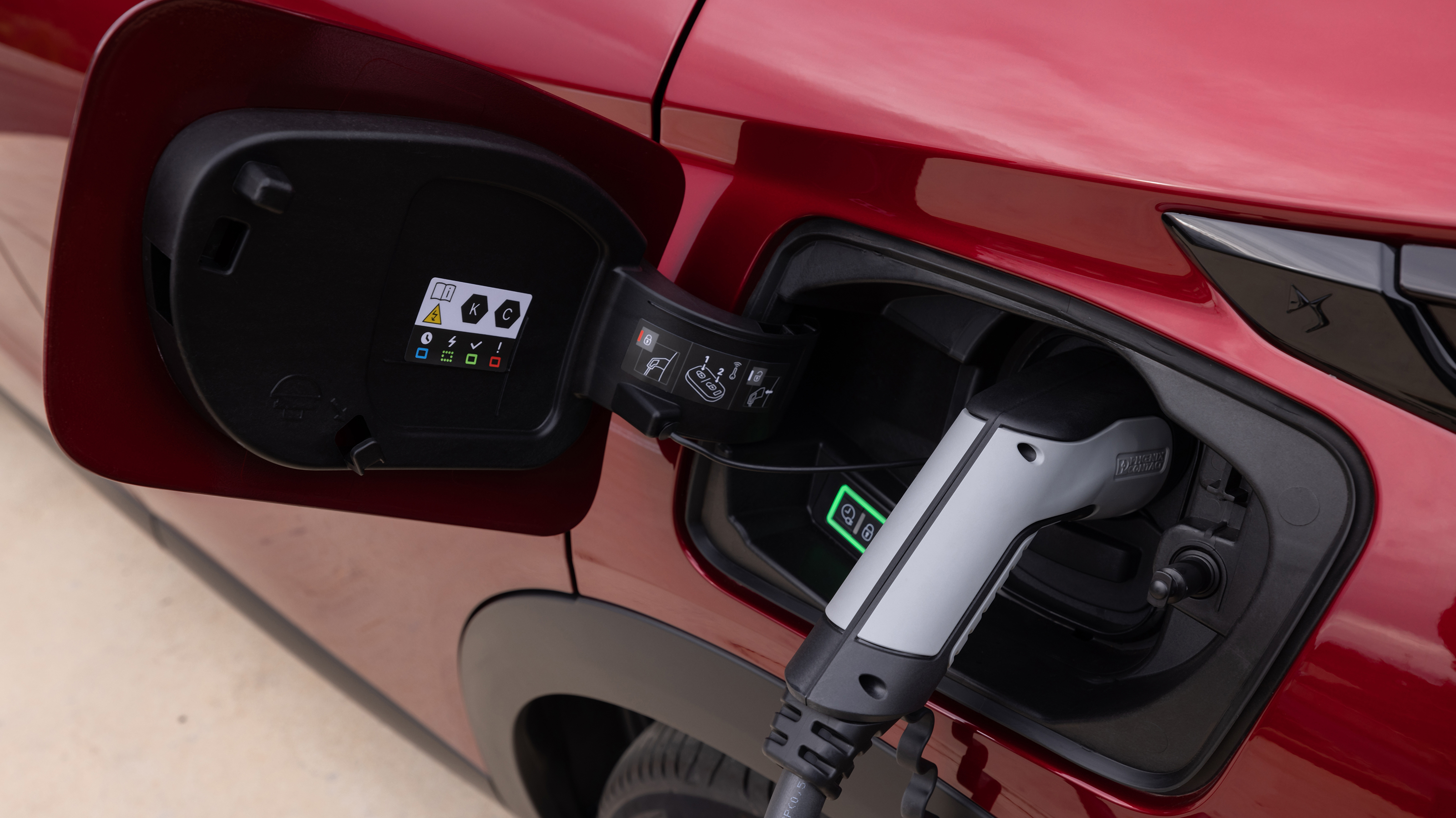 DS 3 E-Tense - charge socket