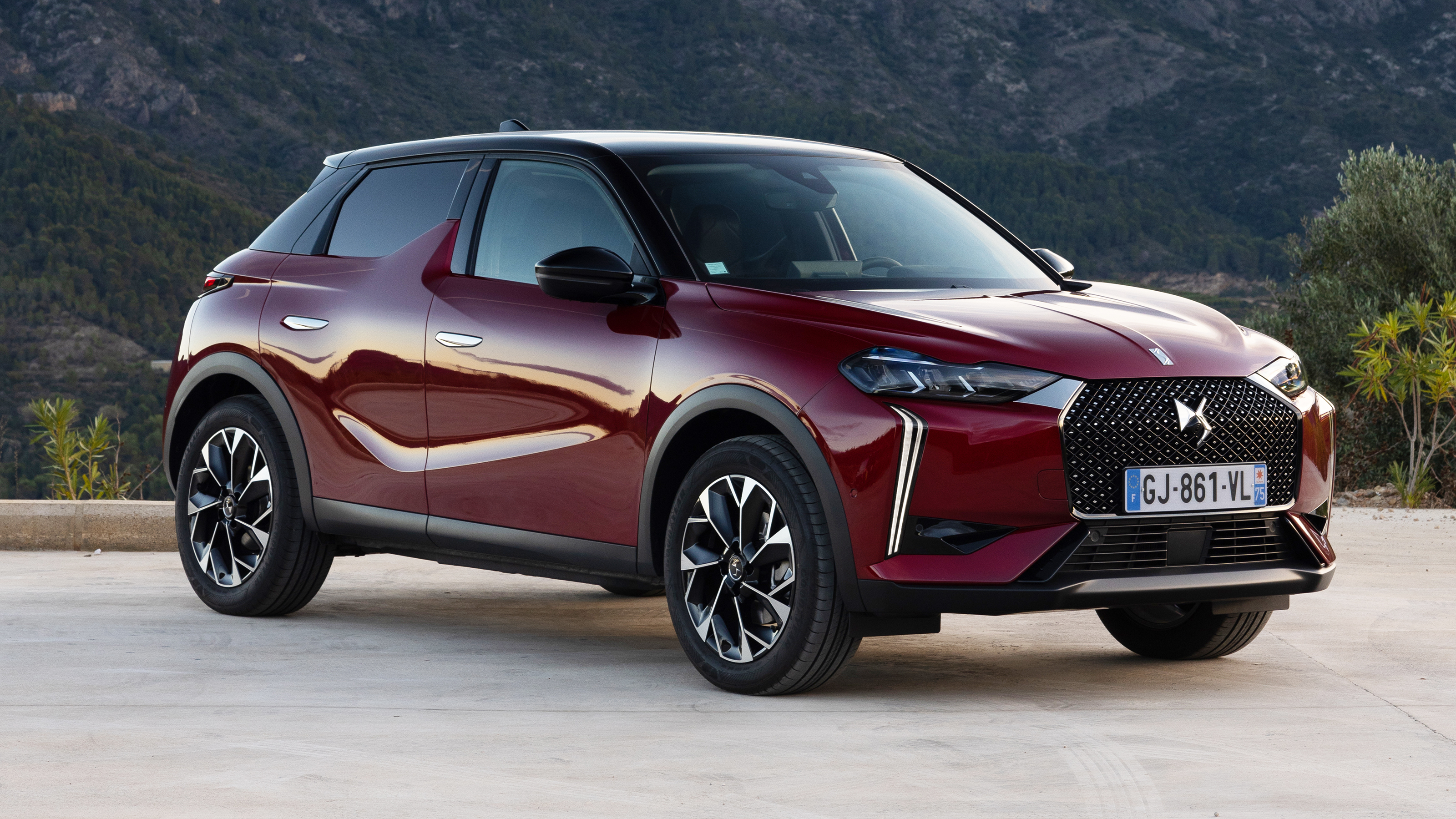 DS 3 E-Tense - front static