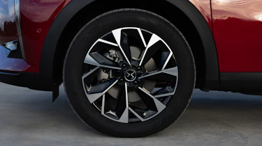 DS 3 E-Tense - front n/s wheel