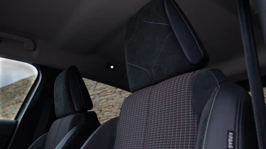 DS 3 - front headrests
