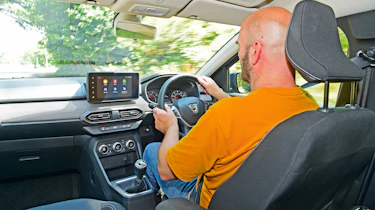 Dacia Jogger long termer - over-shoulder driving