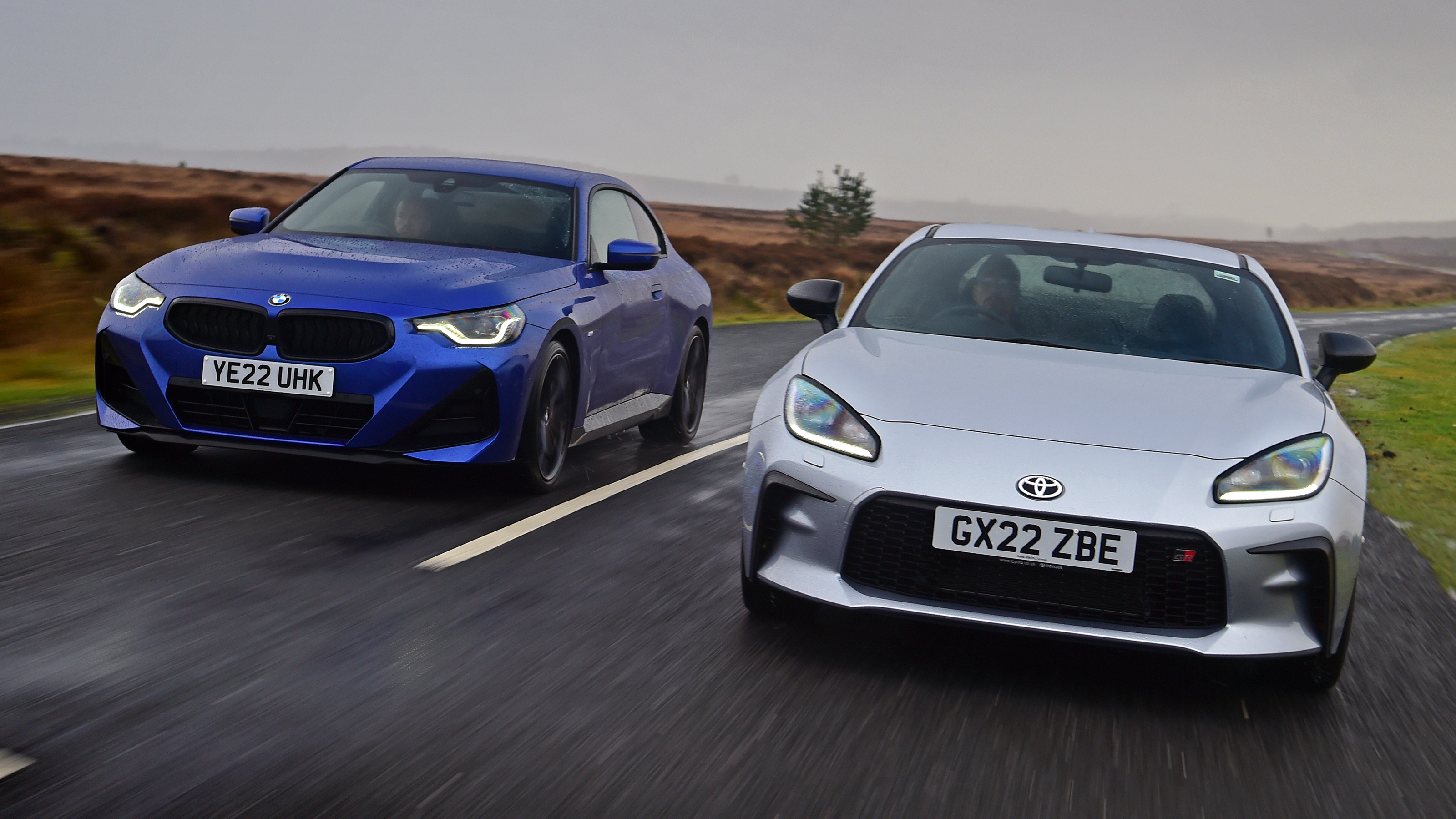 Toyota GR86 and BMW 230i - front tracking