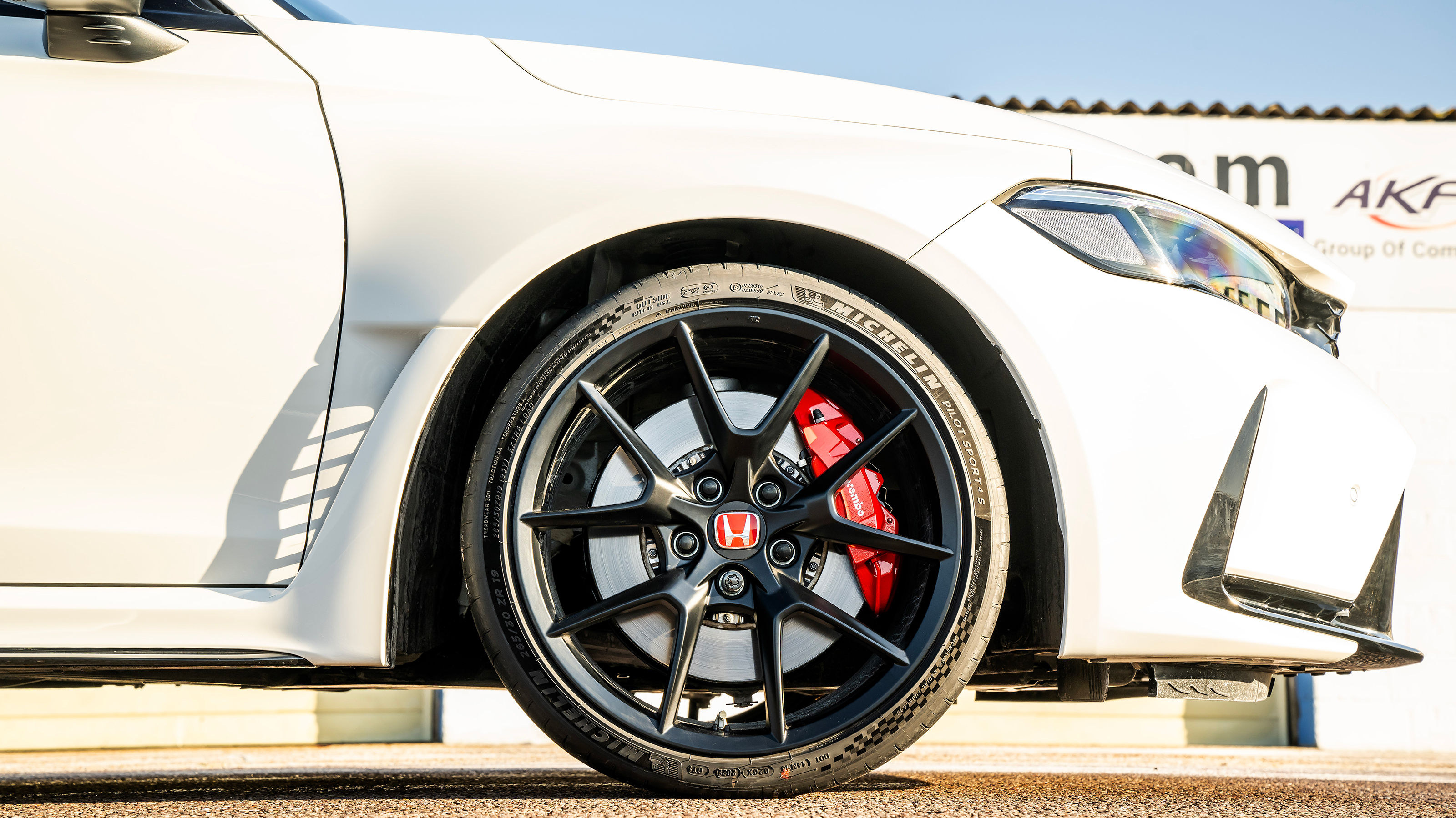Honda Civic Type R FL5 - front o/s wheel