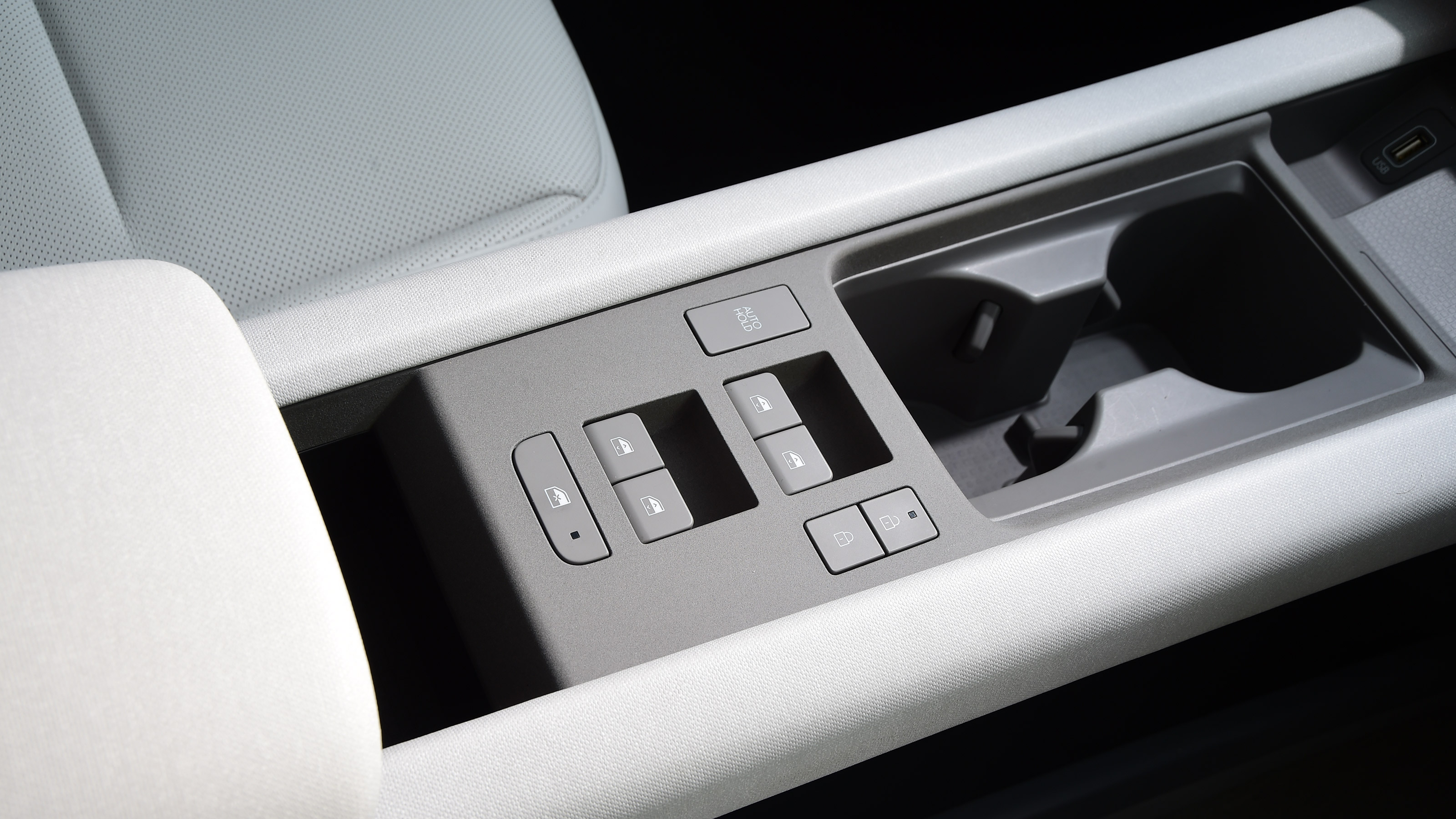 Hyundai Ioniq 6 - centre console