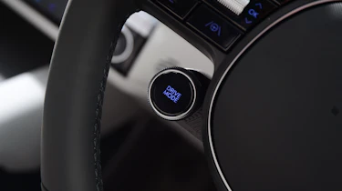 Hyundai Ioniq 6 - steering wheel button