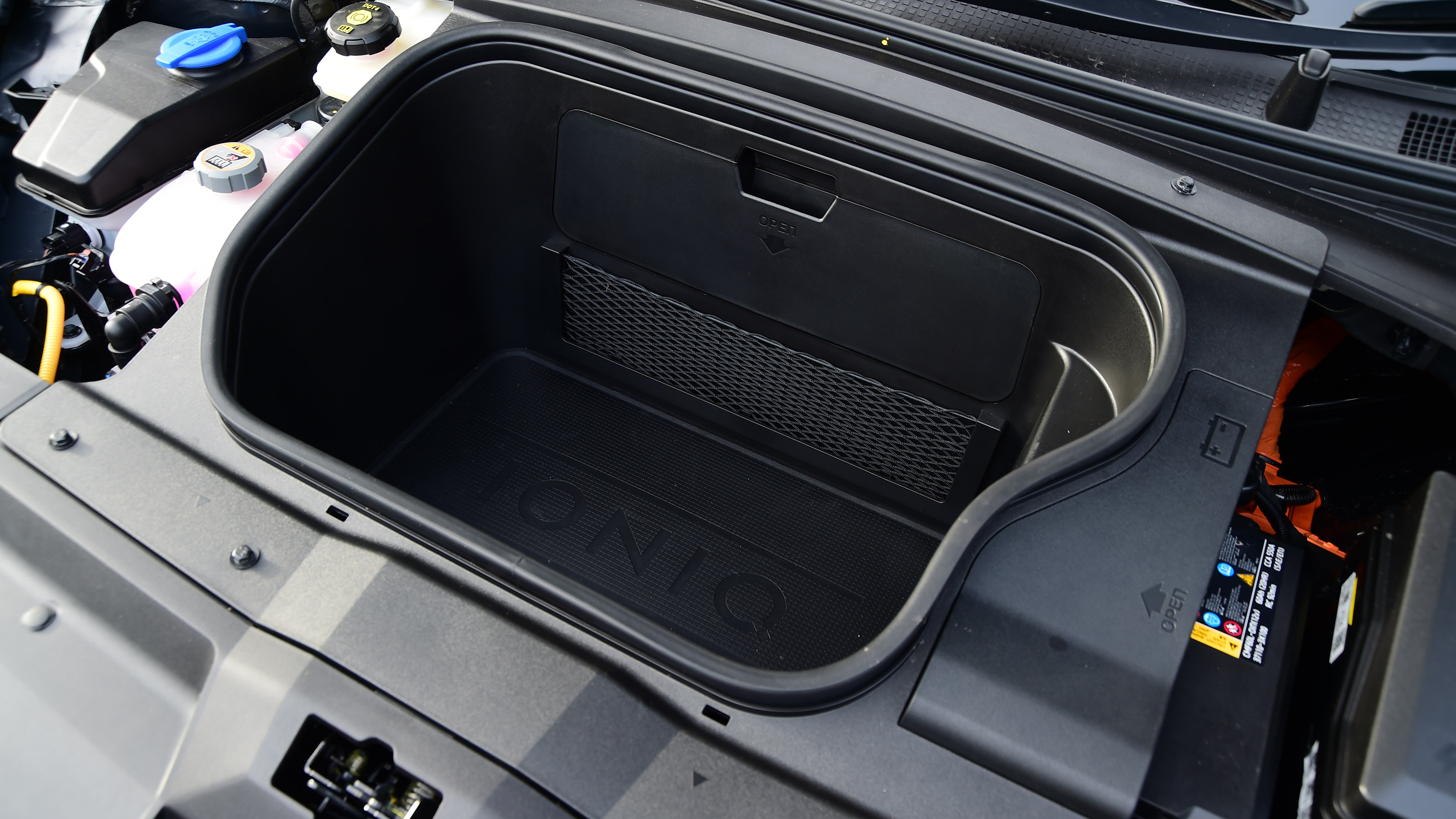 Hyundai Ioniq 6 - front boot