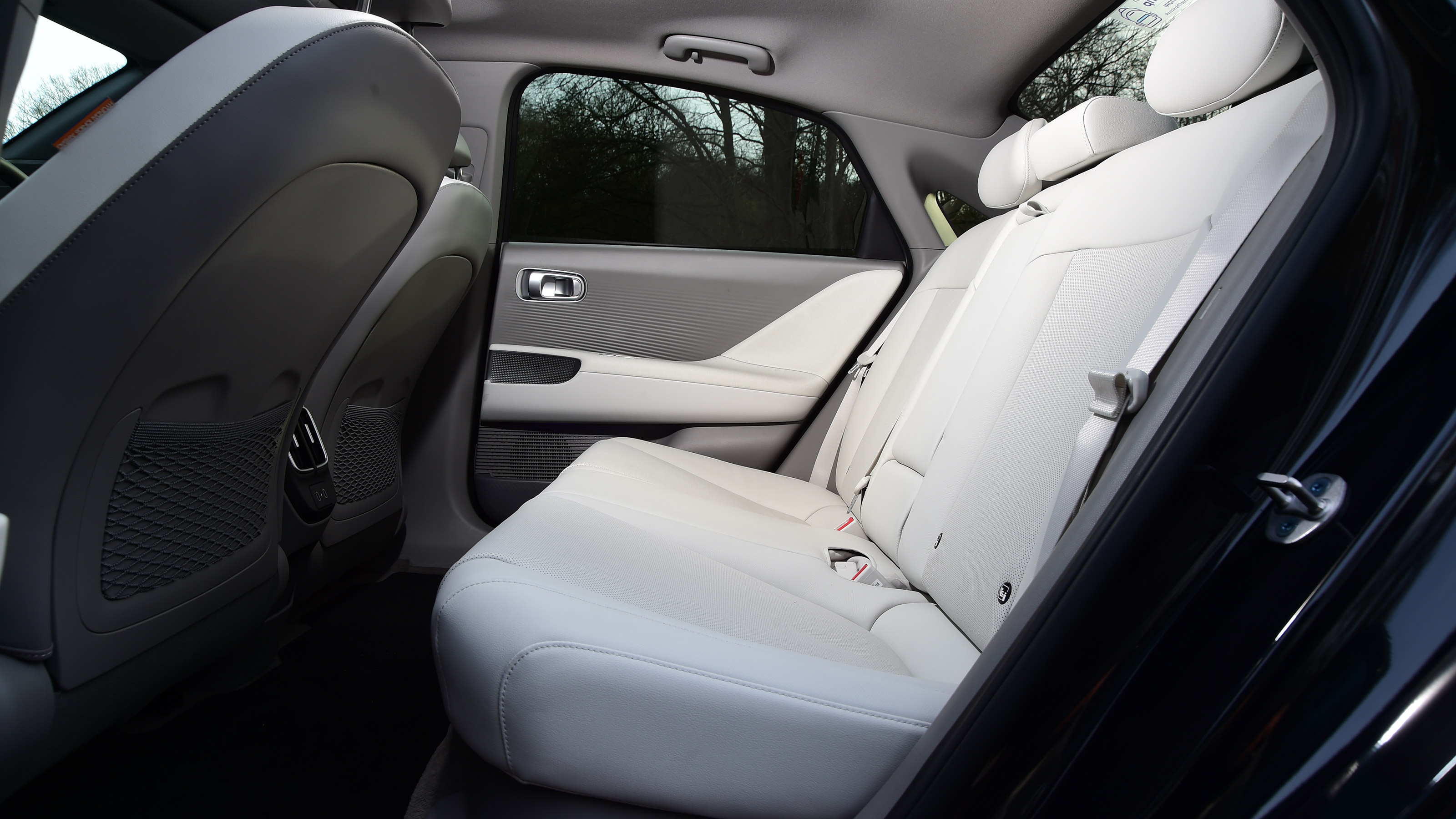 Hyundai Ioniq 6 - rear seats