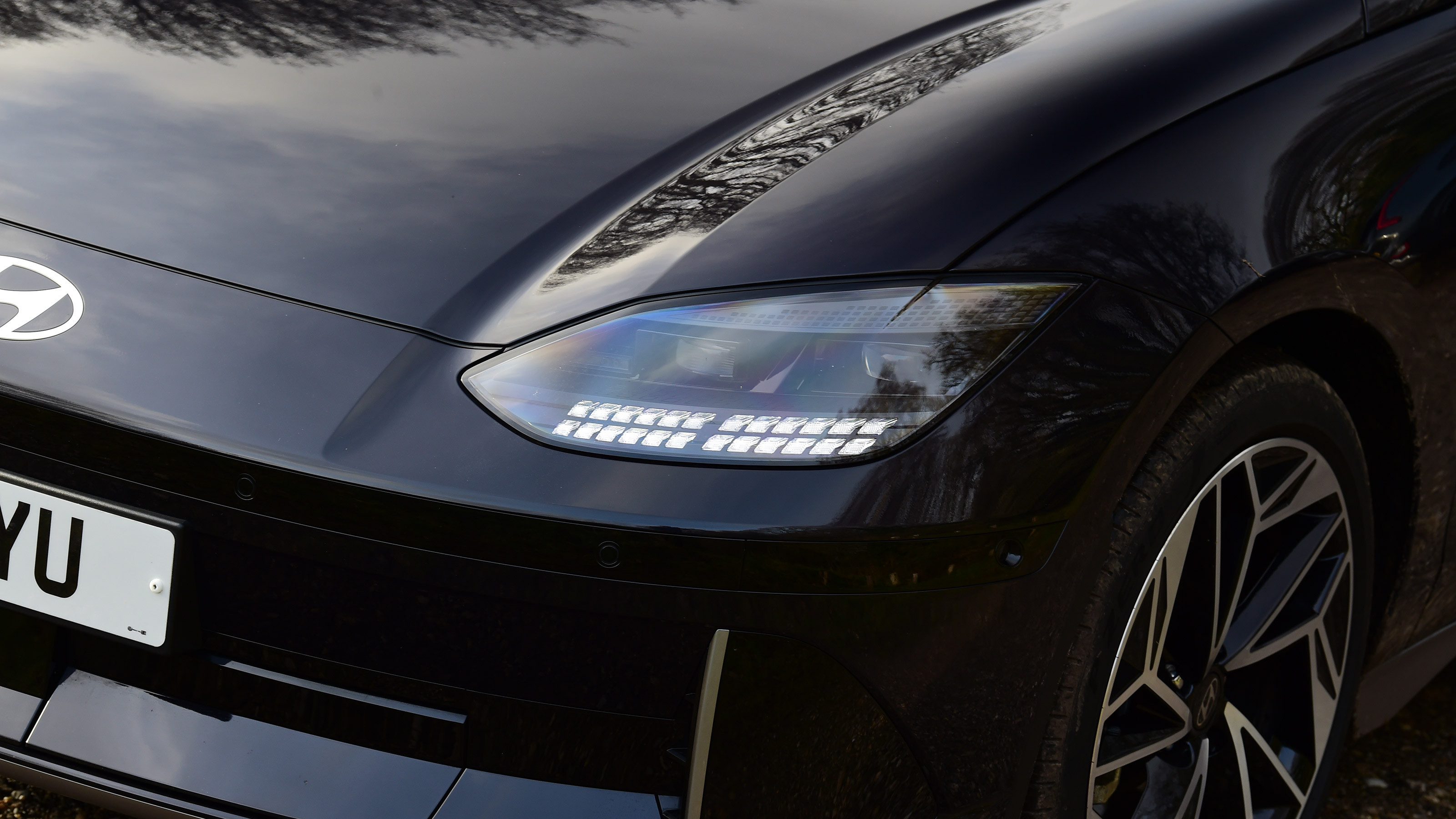 Hyundai Ioniq 6 - front light