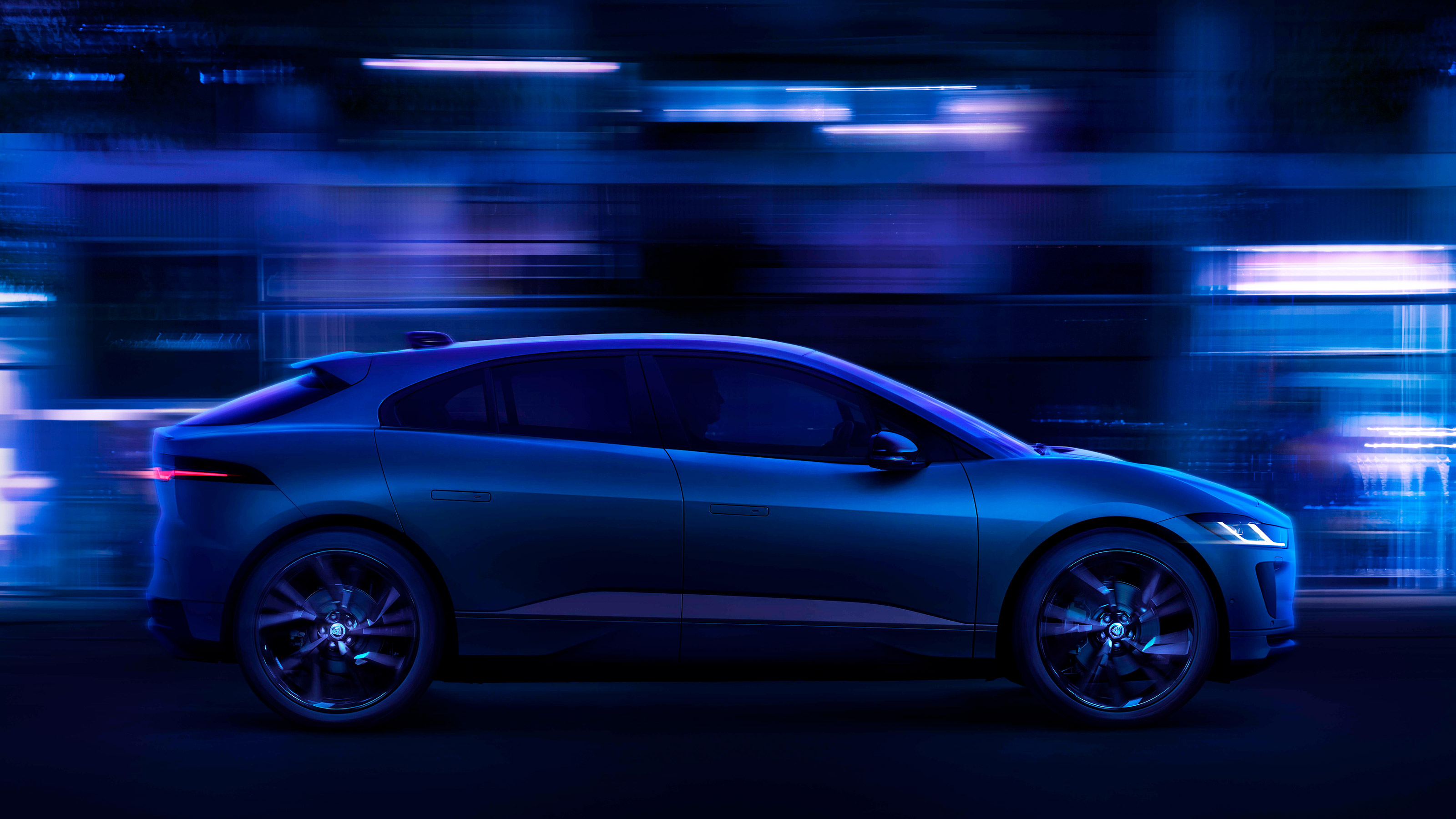 Jaguar I-Pace - side action