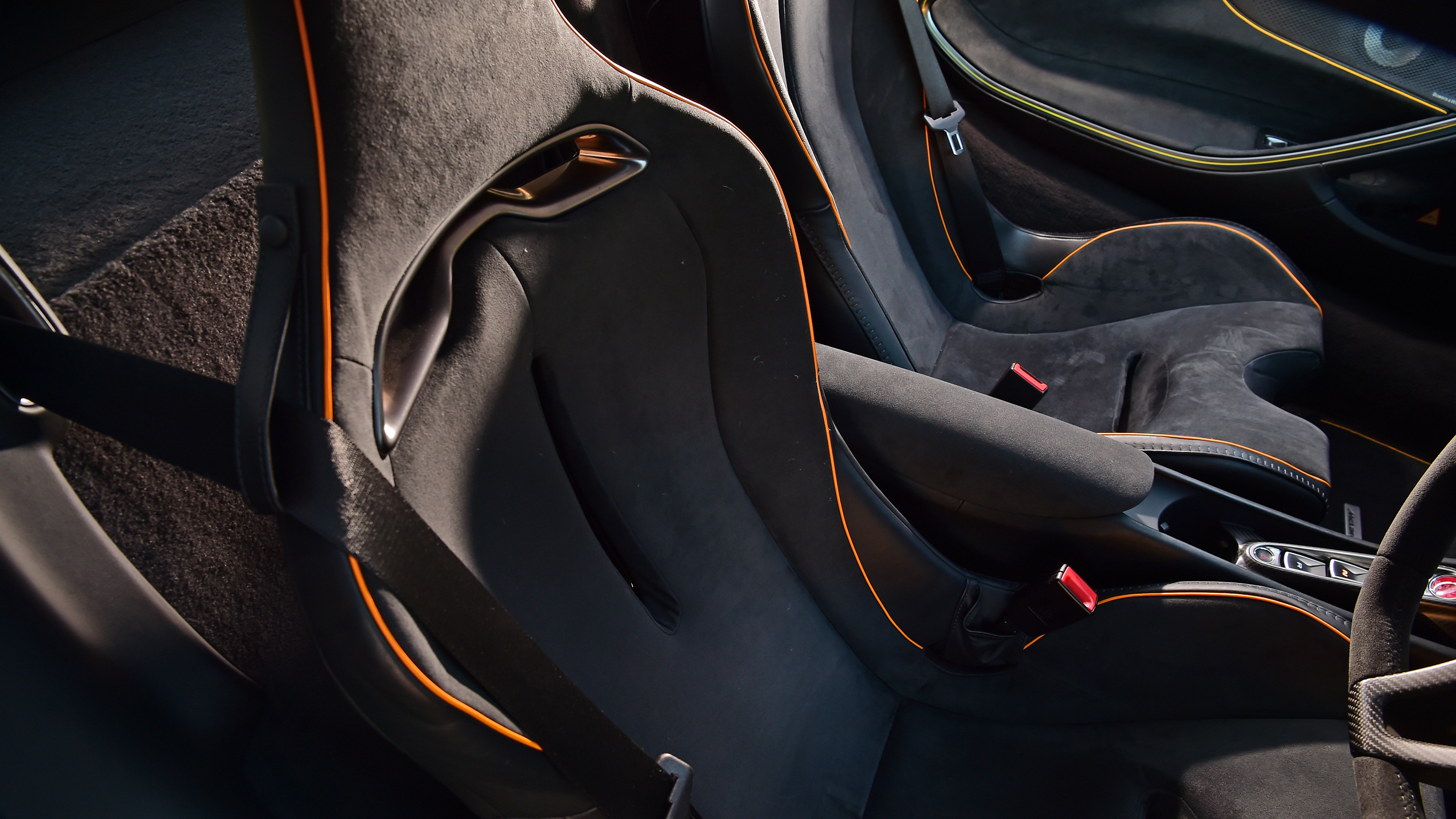 McLaren Artura - seats