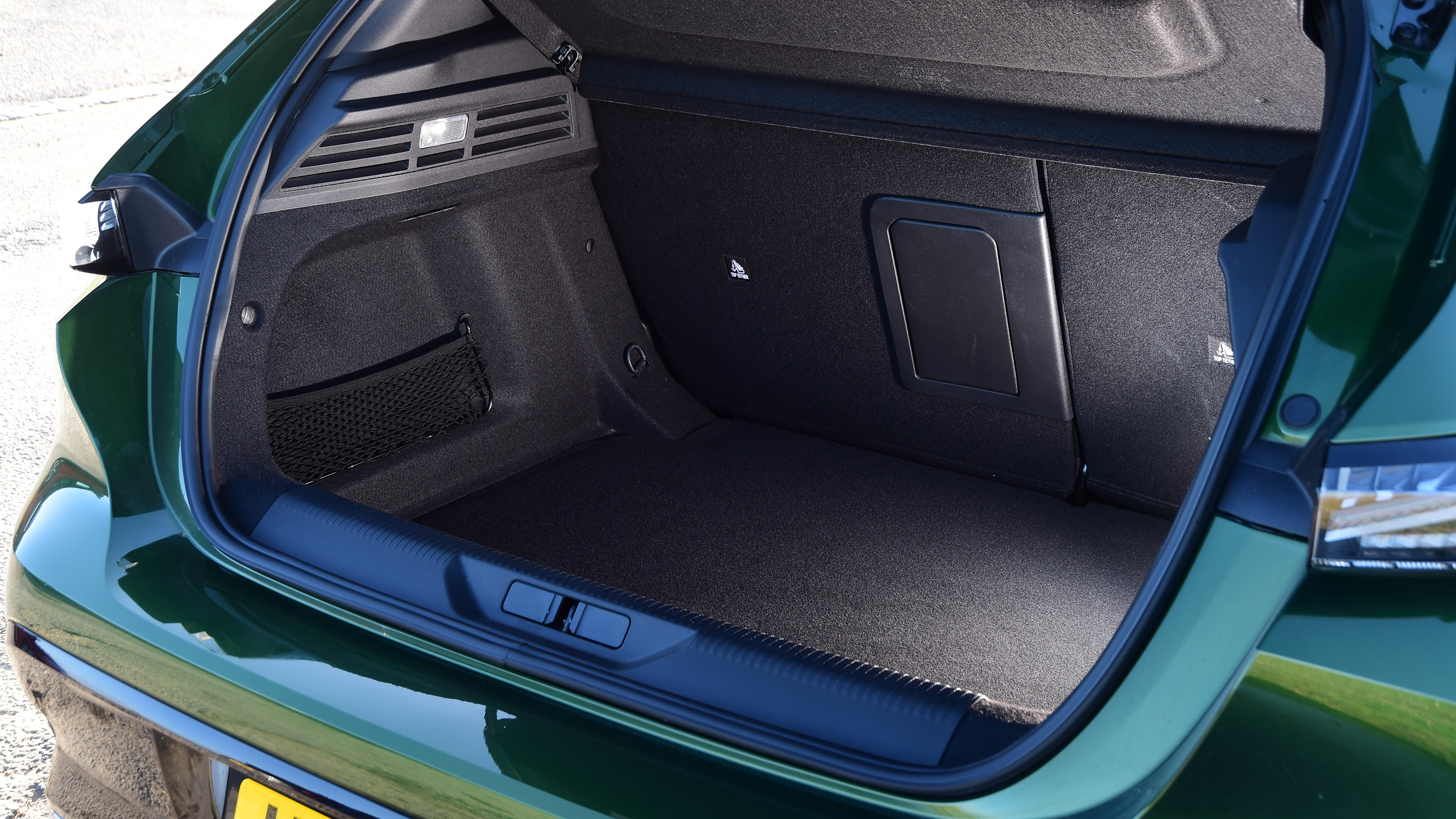 New Peugeot 308 diesel - boot