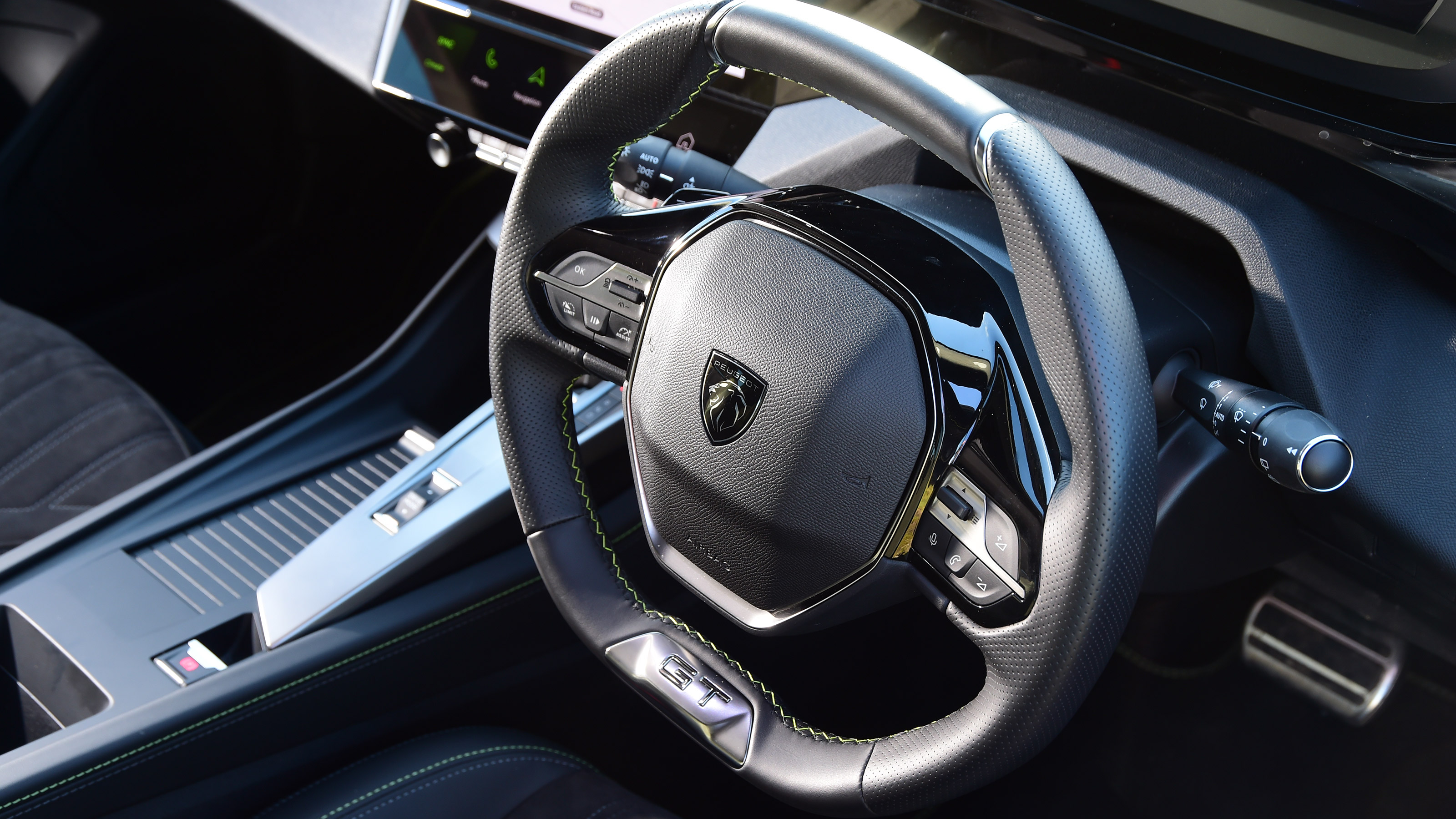 New Peugeot 308 diesel - steering wheel