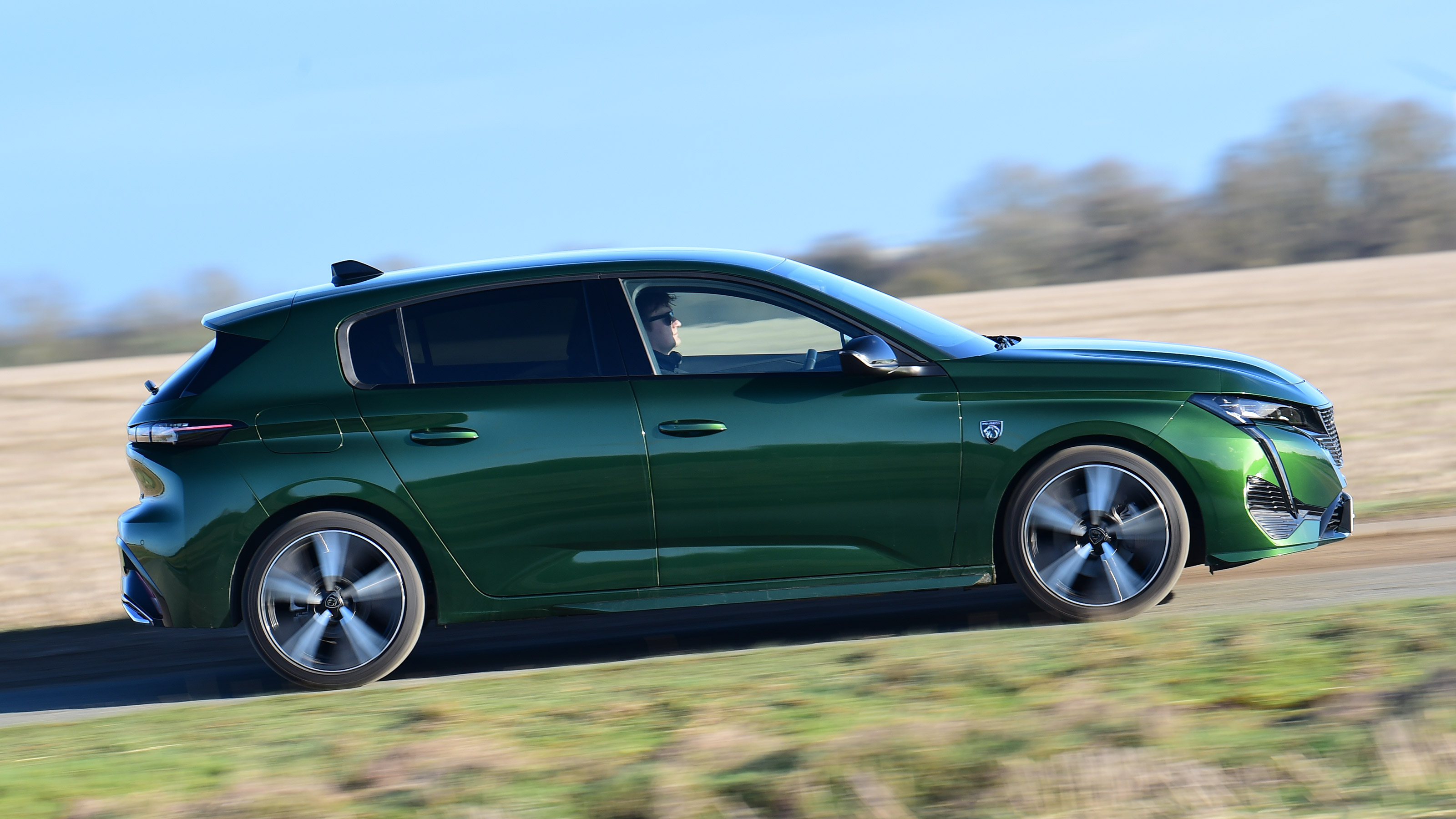 New Peugeot 308 diesel - side