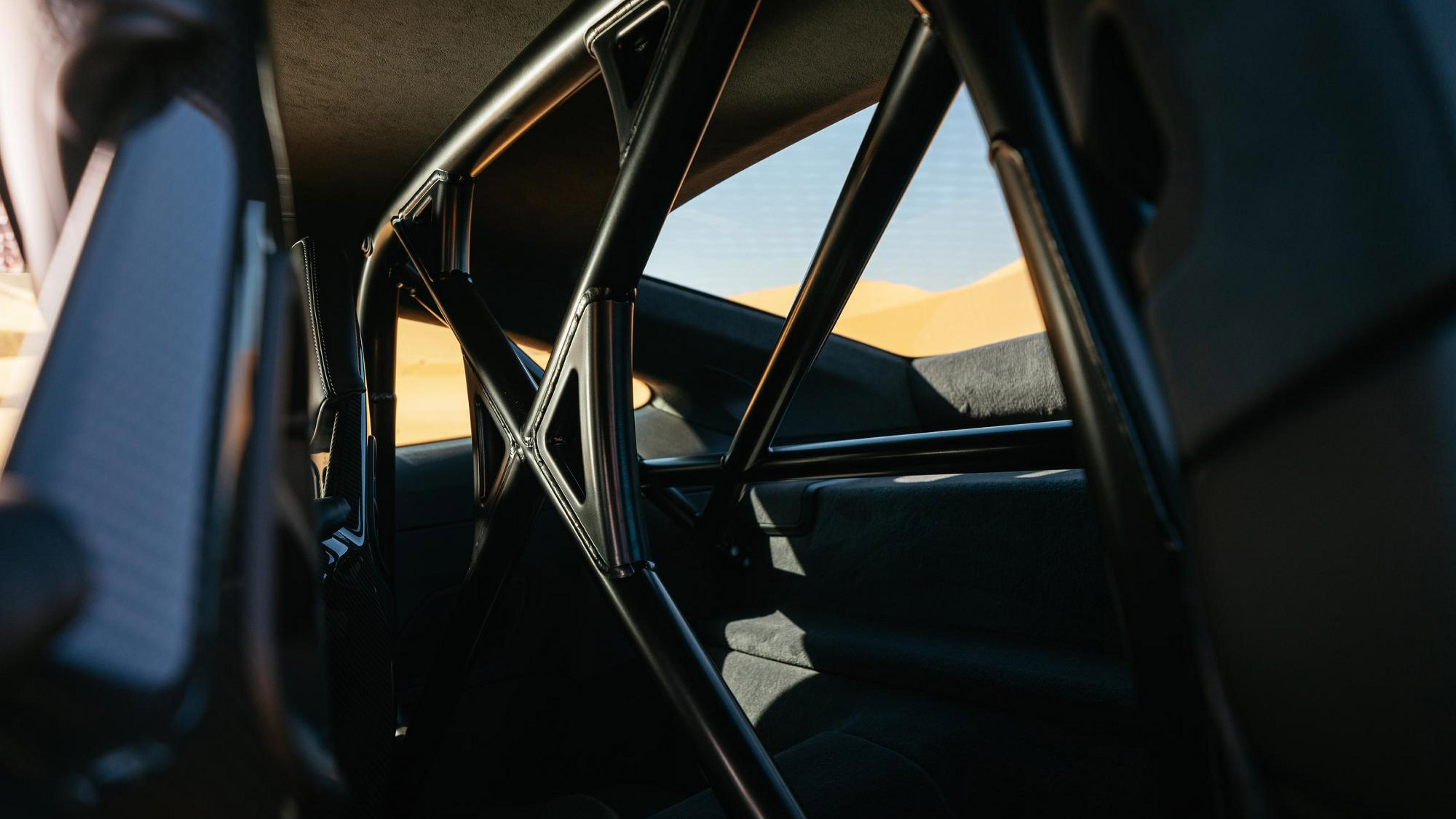 Porsche 911 Dakar - rollcage