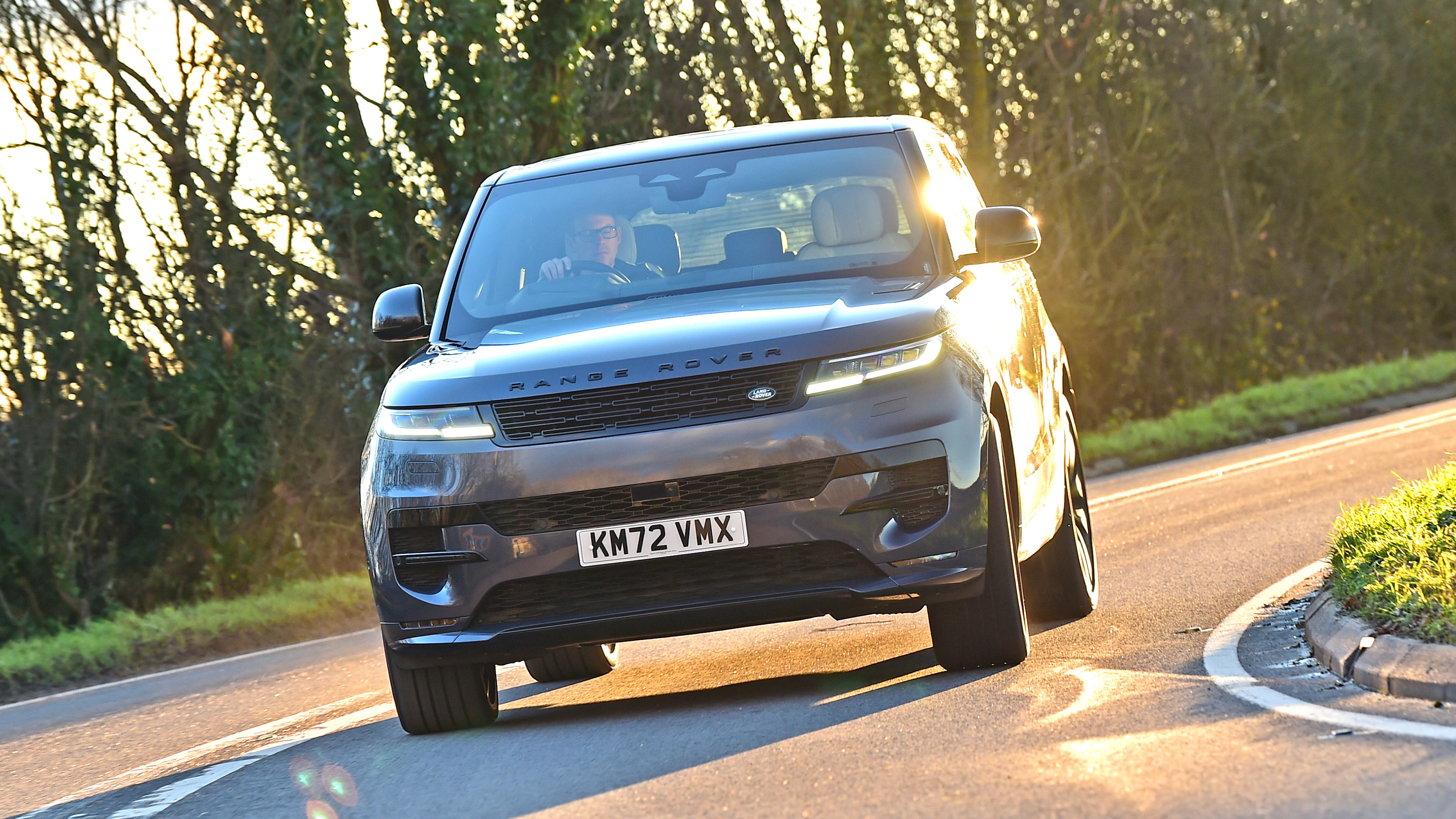 Range Rover Sport P510e - front cornering