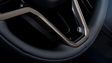 Range Rover Velar facelift - steering wheel detail