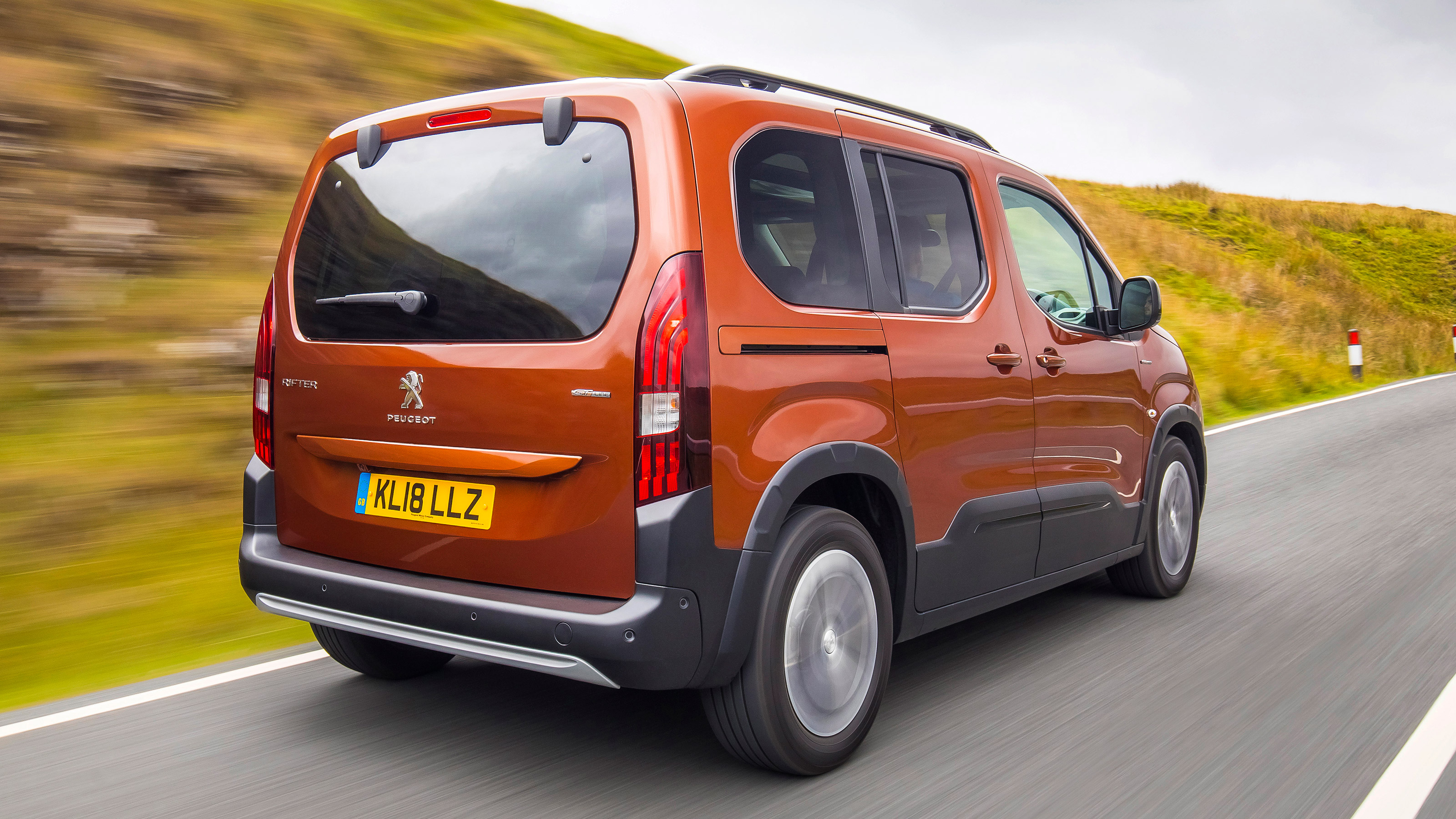 Used Peugeot Rifter - rear action