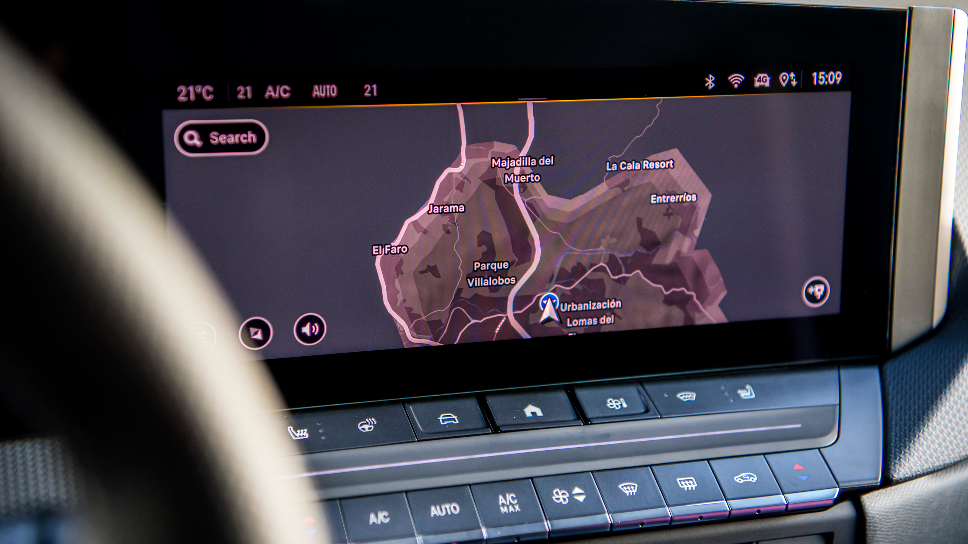 Vauxhall Astra GSe - infotainment screen