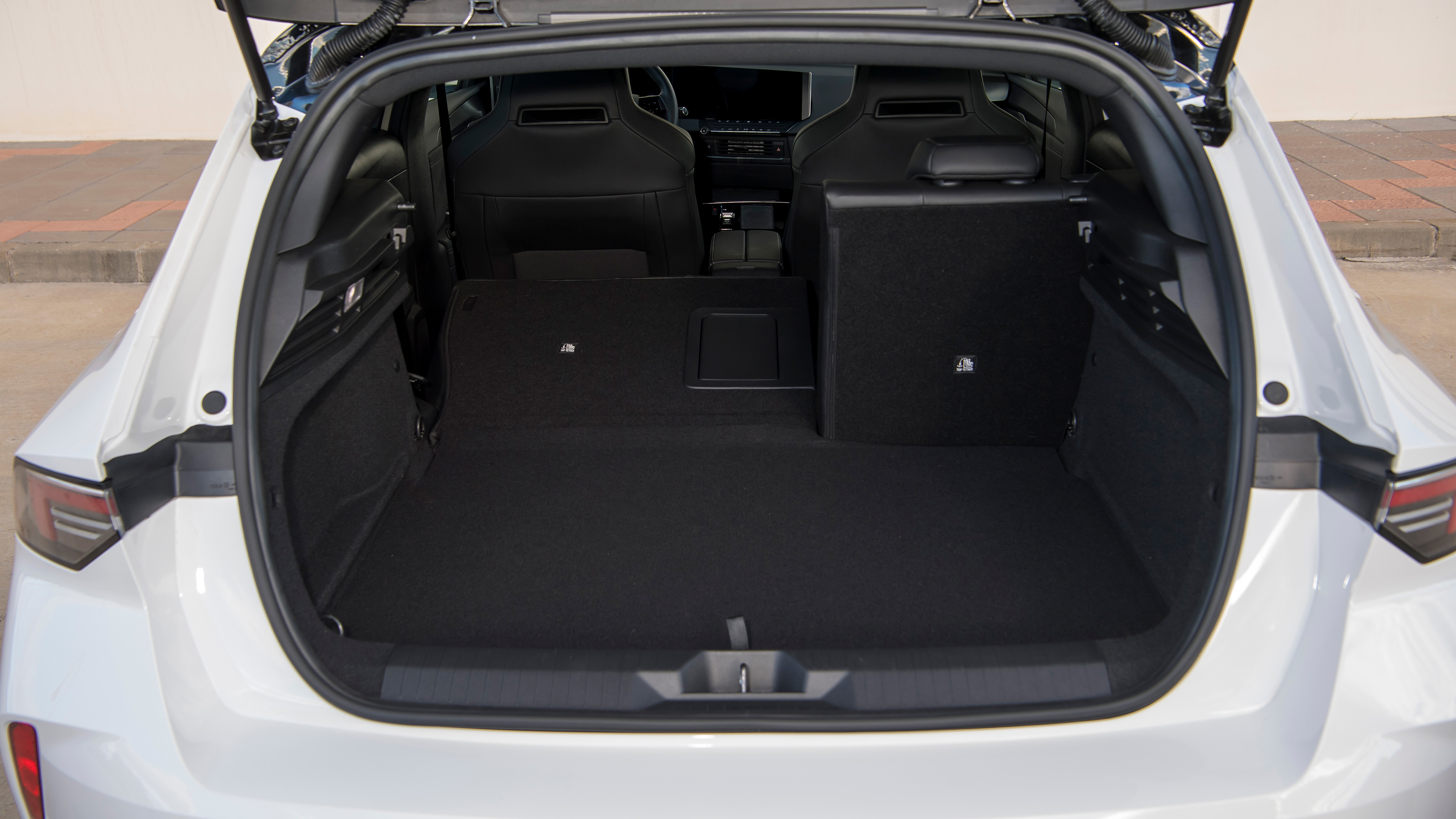Vauxhall Astra GSe - boot