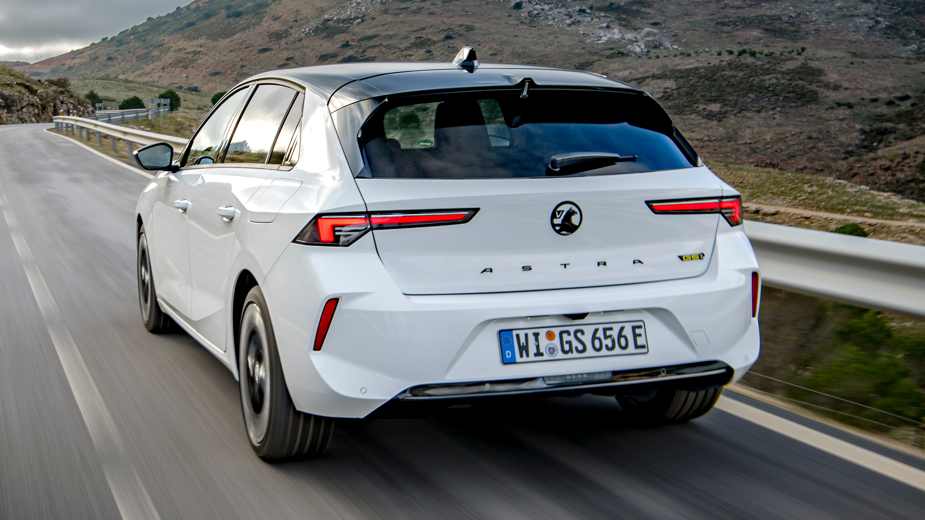 Vauxhall Astra GSe - rear tracking